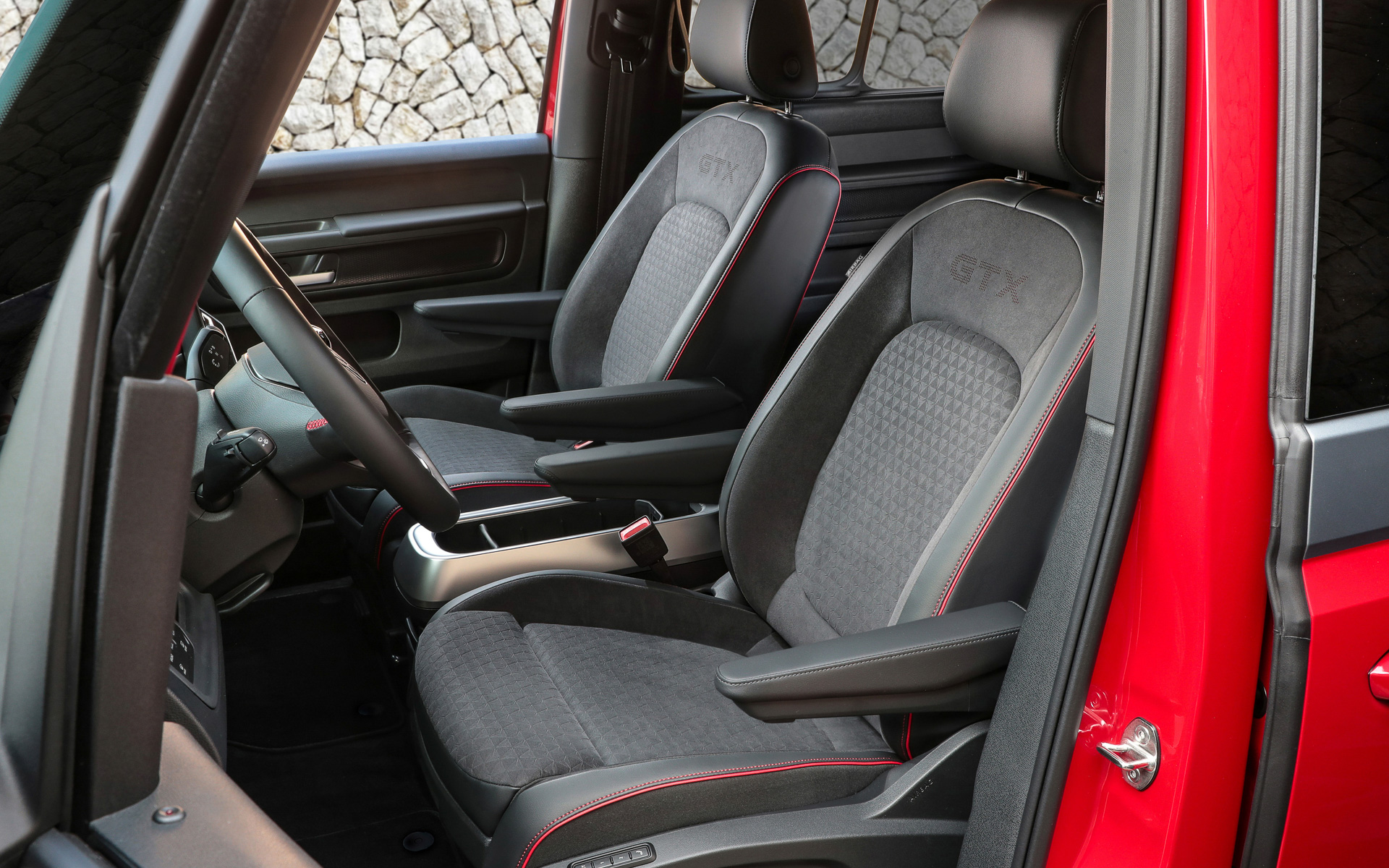 新型バッテリEVバン「ID. Buzz GTX」のインテリア