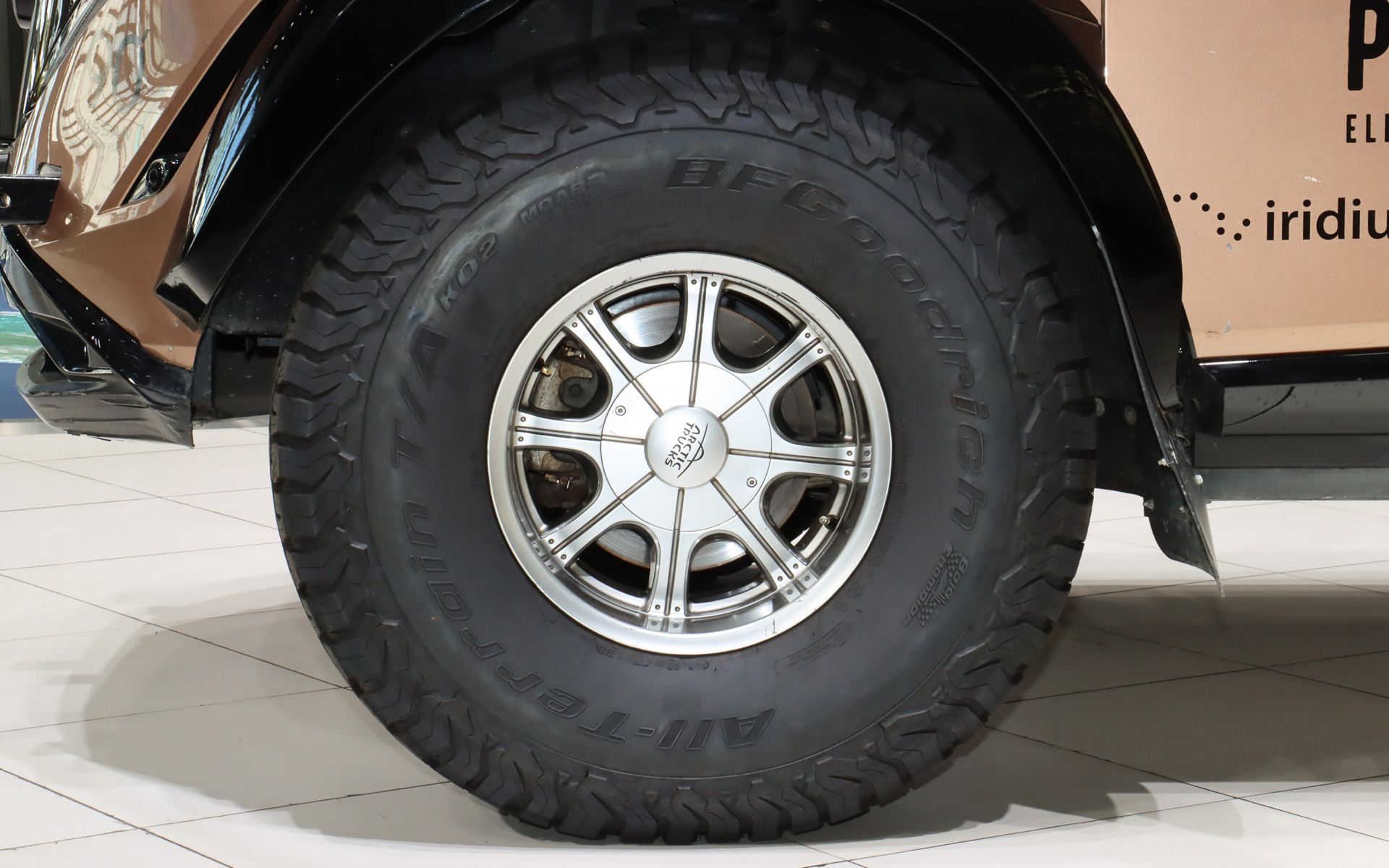 外径39インチのBFグッドリッチ製オールテレーンタイヤ「ALL TERRAIN T/A KO2」を装着。タイヤサイズは39×13.5 R17 LT 121R