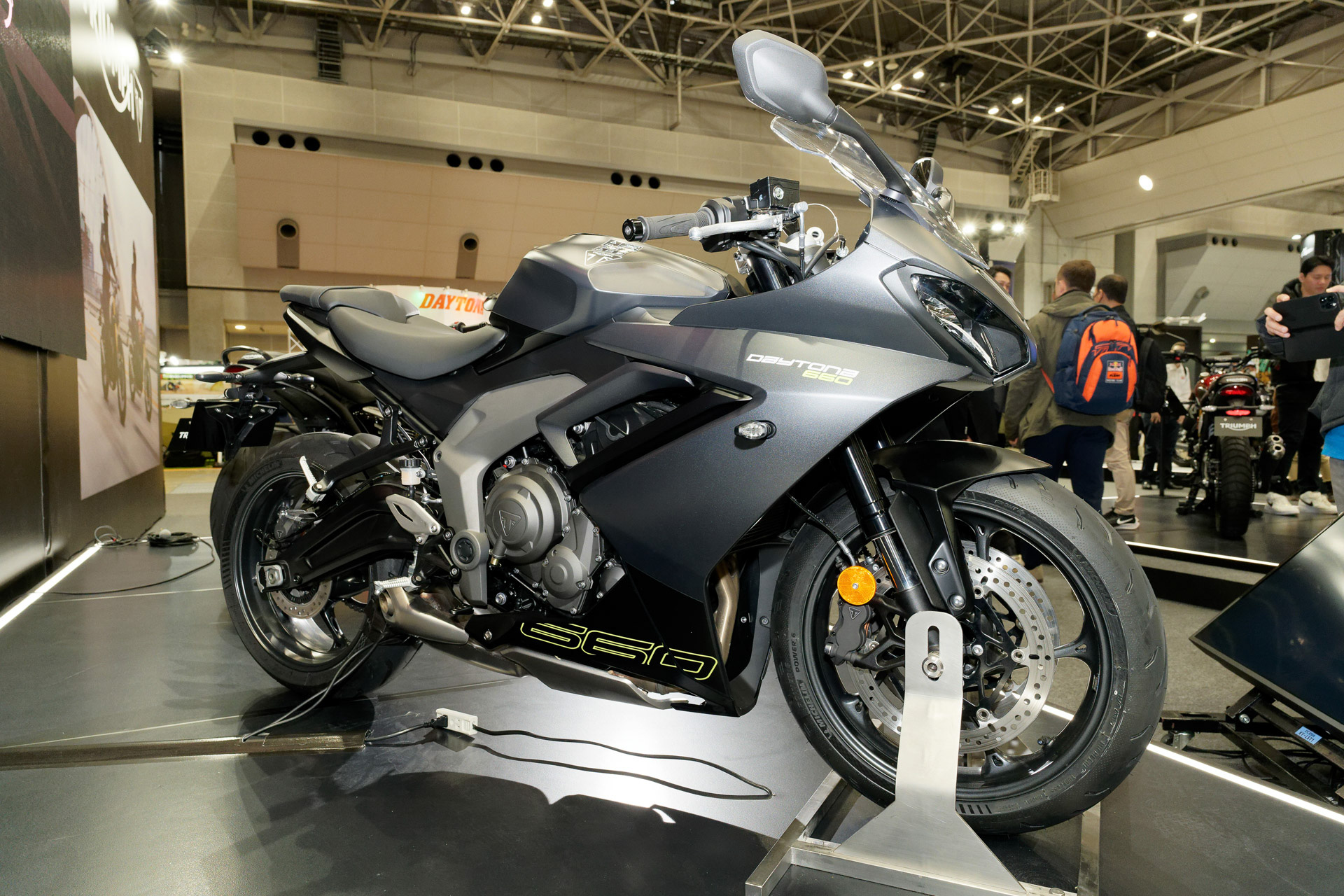 DAYTONA 660　サテングラナイト/サテンジェットブラック