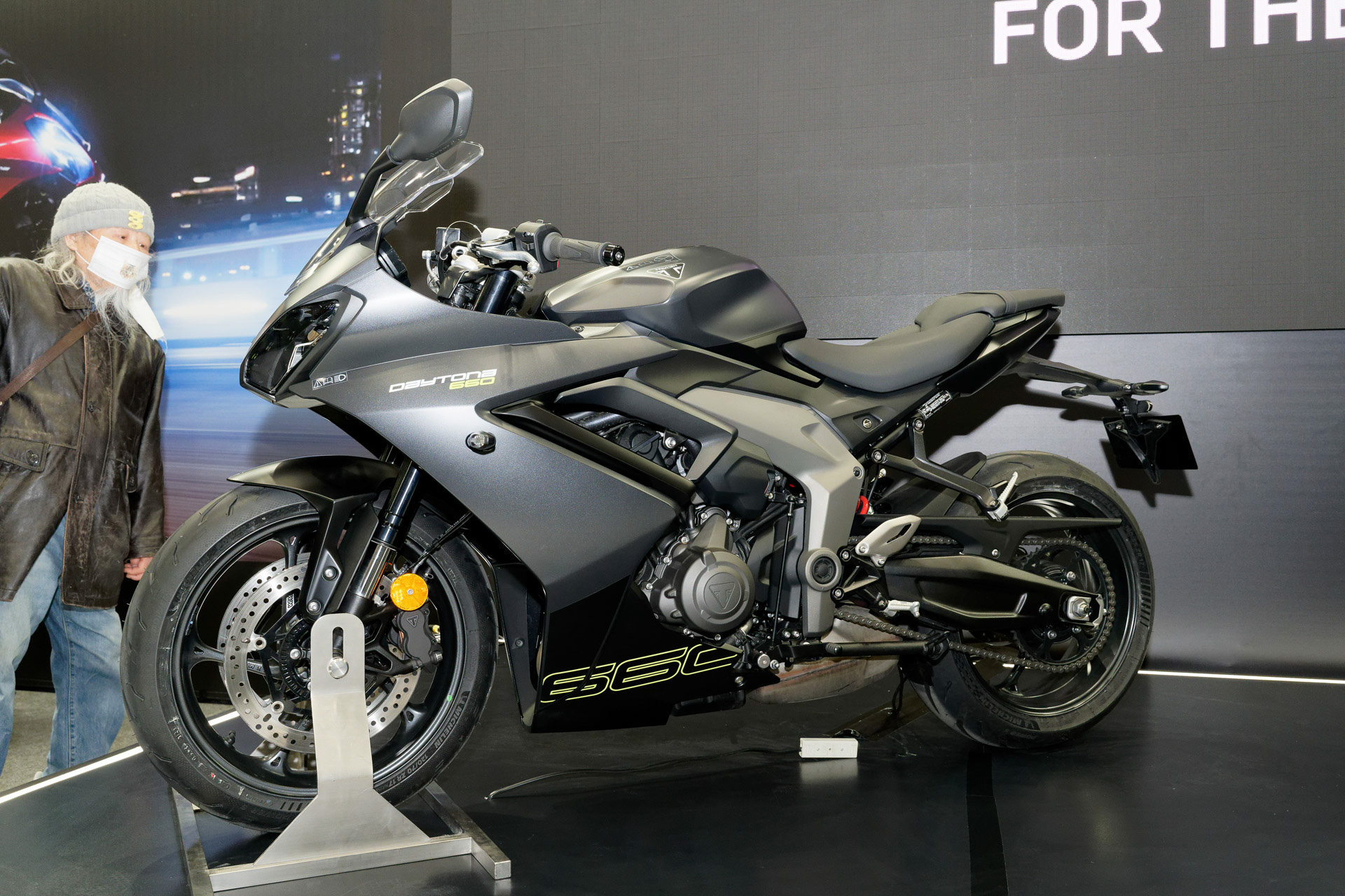 DAYTONA 660　サテングラナイト/サテンジェットブラック