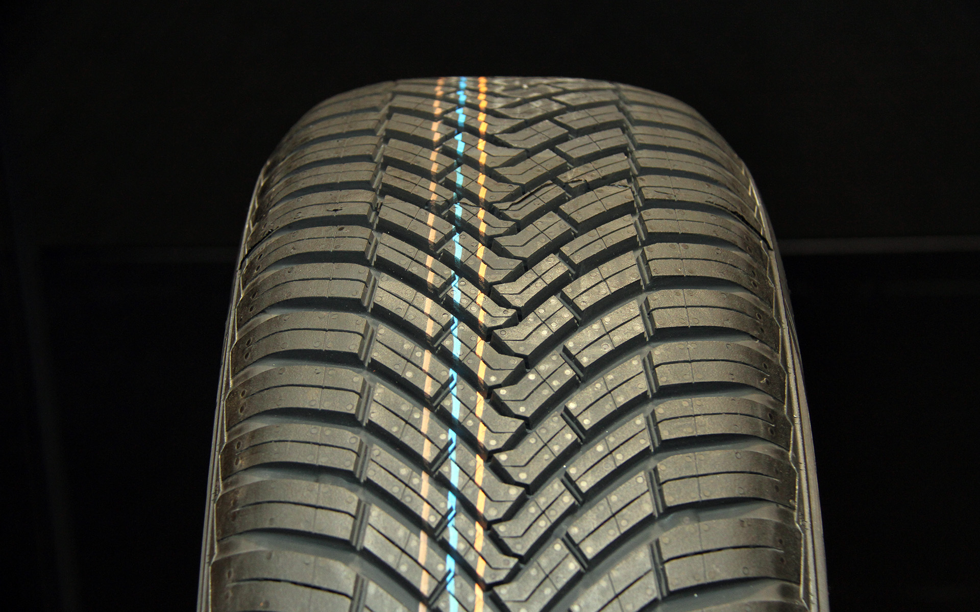 こちらは前モデル「AllSeasonContact」