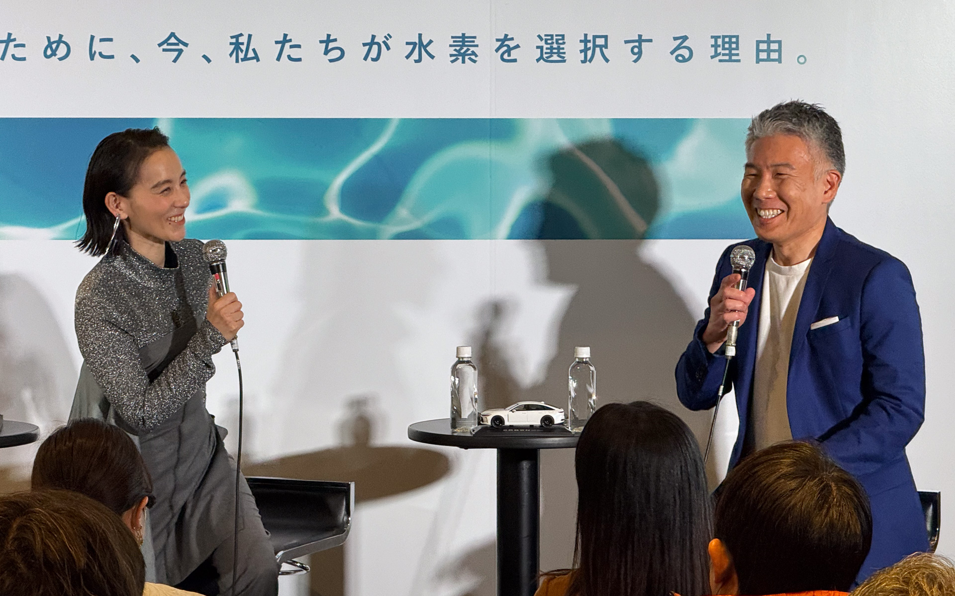 水素をテーマに、篠原ともえさんと新型クラウンチーフエンジニア清水竜太郎氏がトークショー