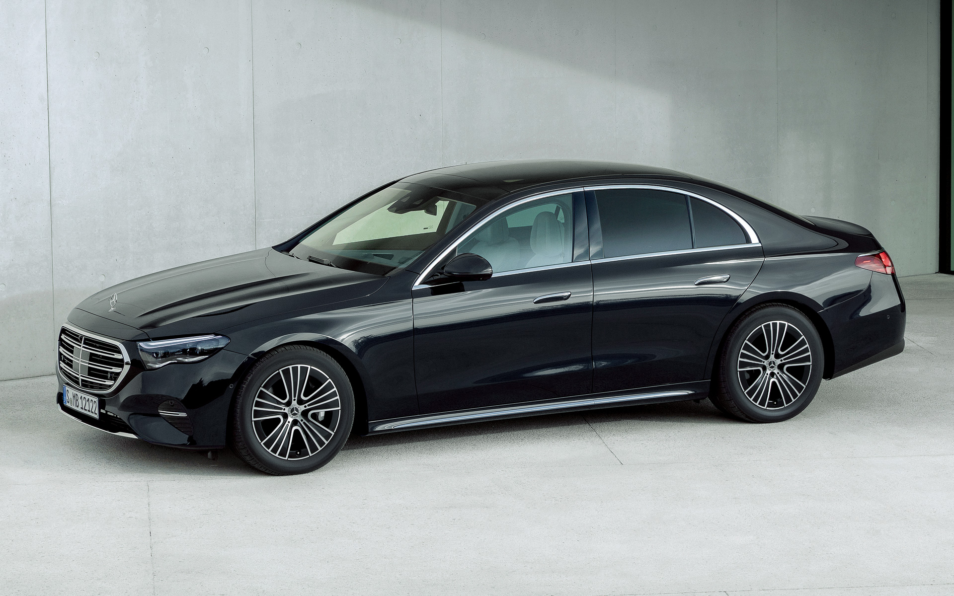 E 300 エクスクルーシブ（ISG 搭載モデル）