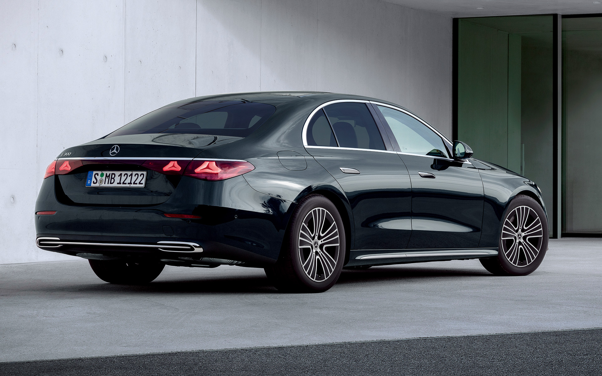 E 300 エクスクルーシブ（ISG 搭載モデル）