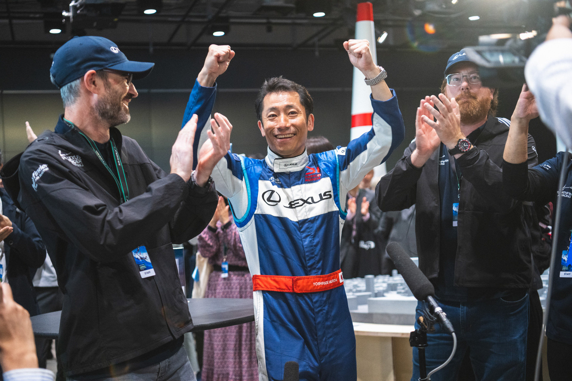 「AIR RACE X 渋谷デジタルラウンド」では、日本人パイロットの室屋義秀選手が優勝