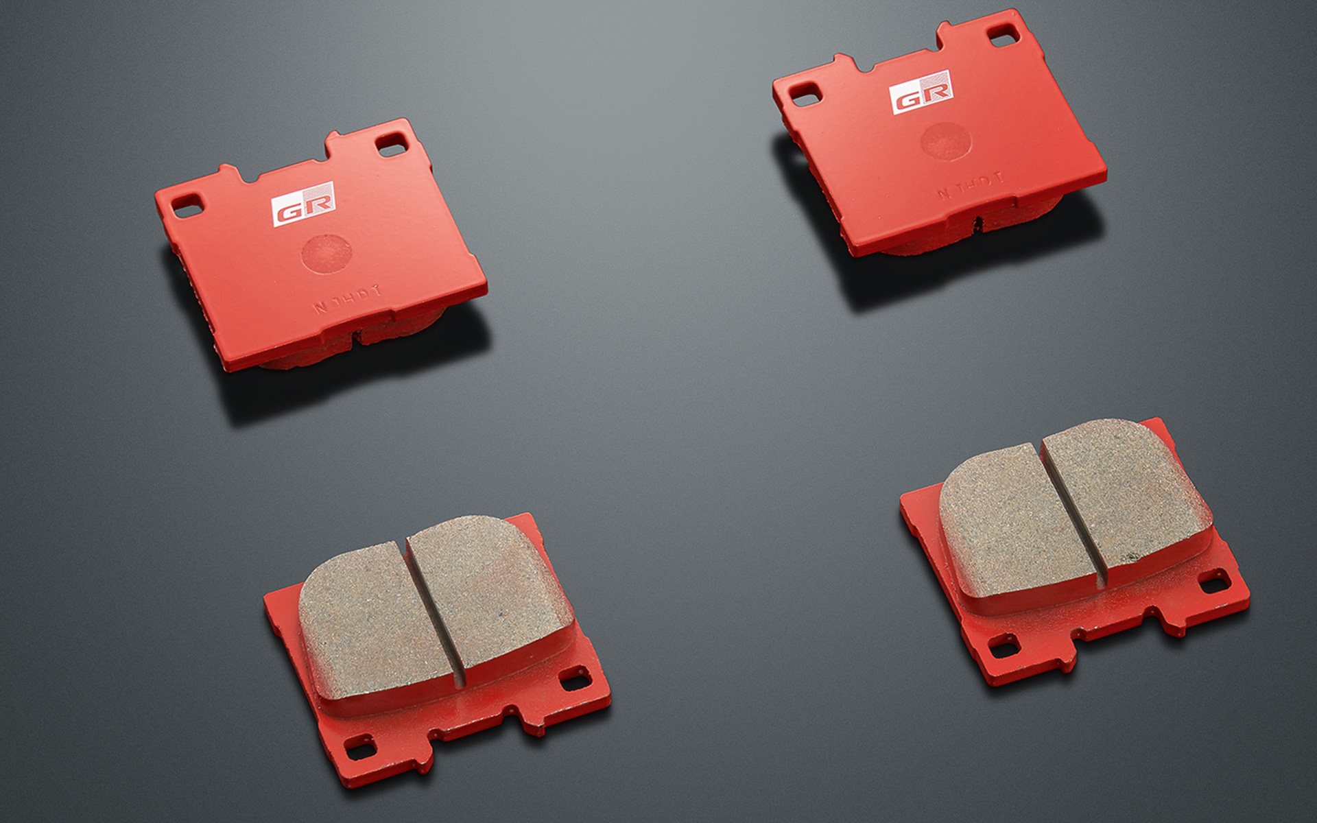 GRブレーキパッド［リア］（価格3万4100円）。前後パッドセットは7万400円