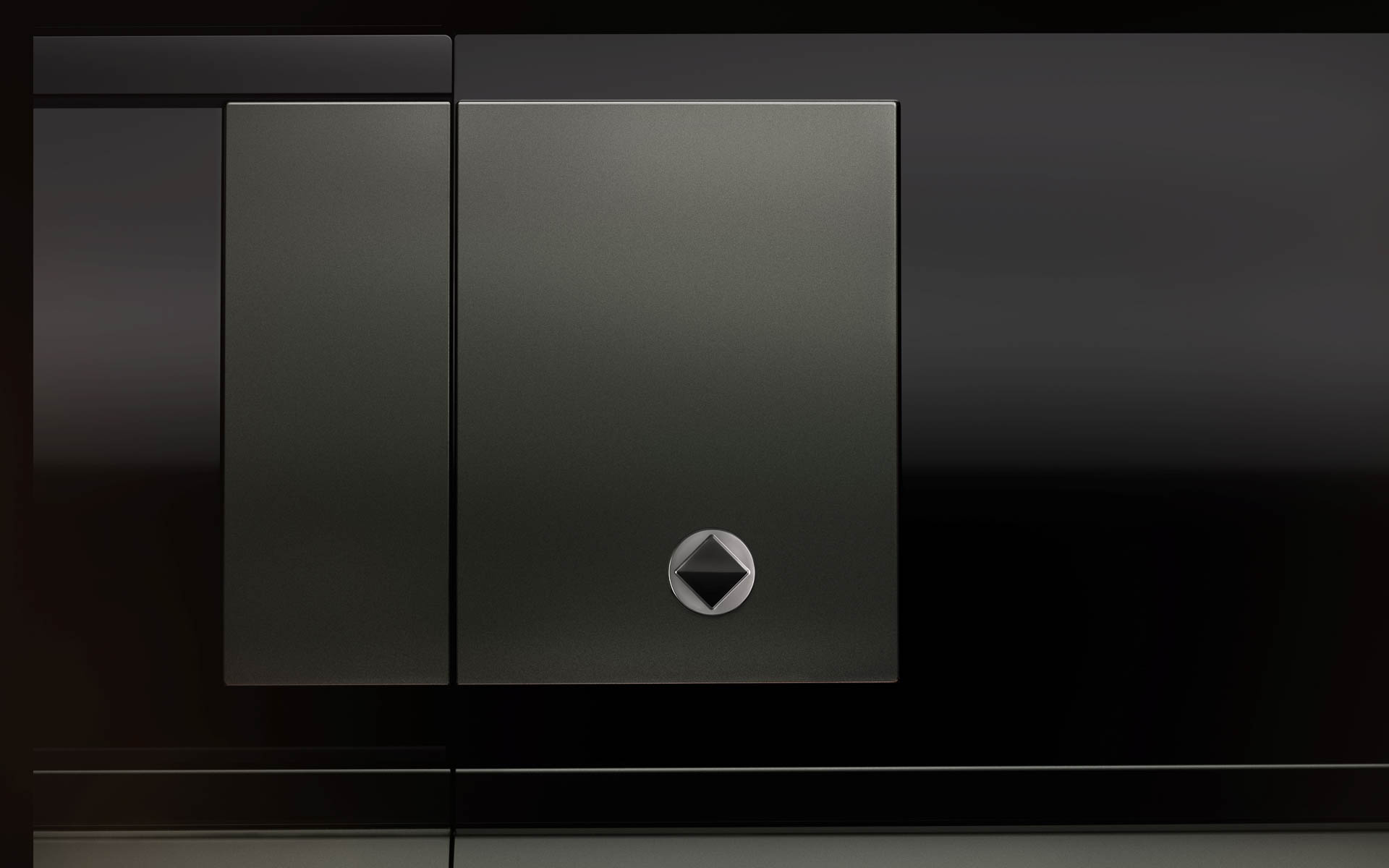 新しいダイヤモンド・グラフィックを採用