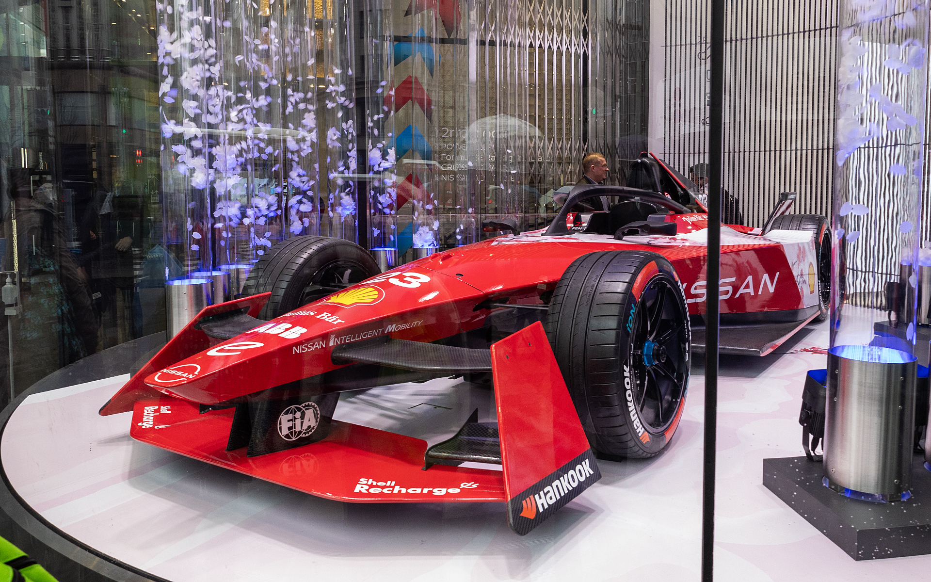 日産のショールーム「NISSAN CROSSING」に展示されていた日産フォーミュラEチームのGen3マシン。シェルモータースポーツとは2018年よりパートナーシップを結んでいる