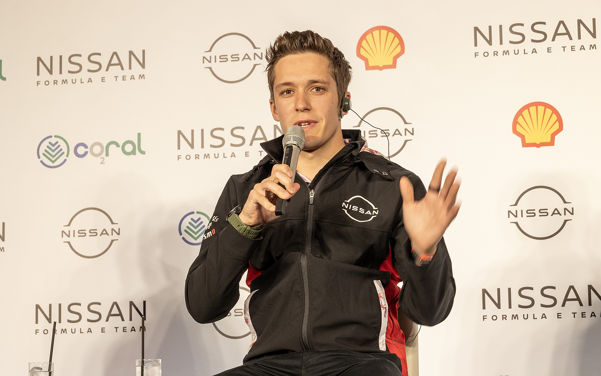 23号車のドライバーを務めるフェネストラズ選手はフォーミュラEマシンについて「エネルギーマネージメントが非常に難しいです。この点は内燃機関のレースカーから乗り換えて苦労した点です。いまはだんだんと改善できていますが、今後もチームのサポートを受けてさらにいいレースができるようにしていきます」と語った