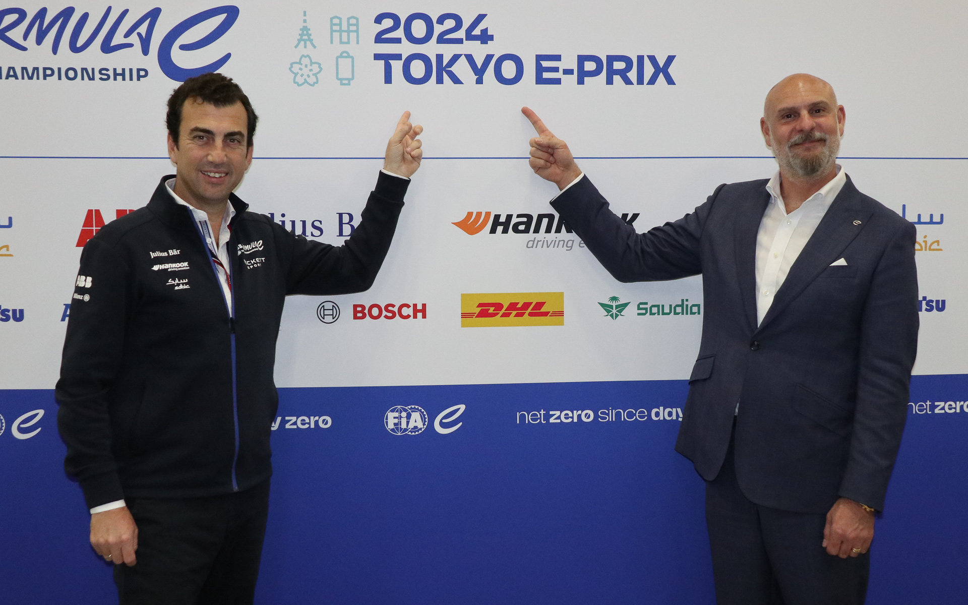 フォーミュラE 共同創設者 兼 チーフ・チャンピオンシップ・オフィサー アルベルト・ロンゴ氏（左）とフォーミュラE CEO ジェフ・ドッズ氏（右）