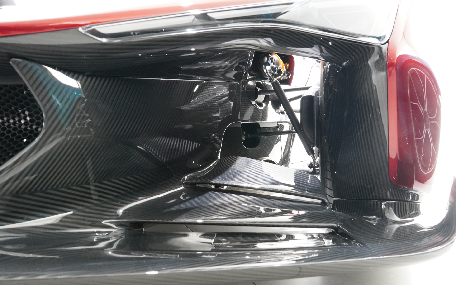 フロントから入ったエアはそのまま後方まで通り抜ける