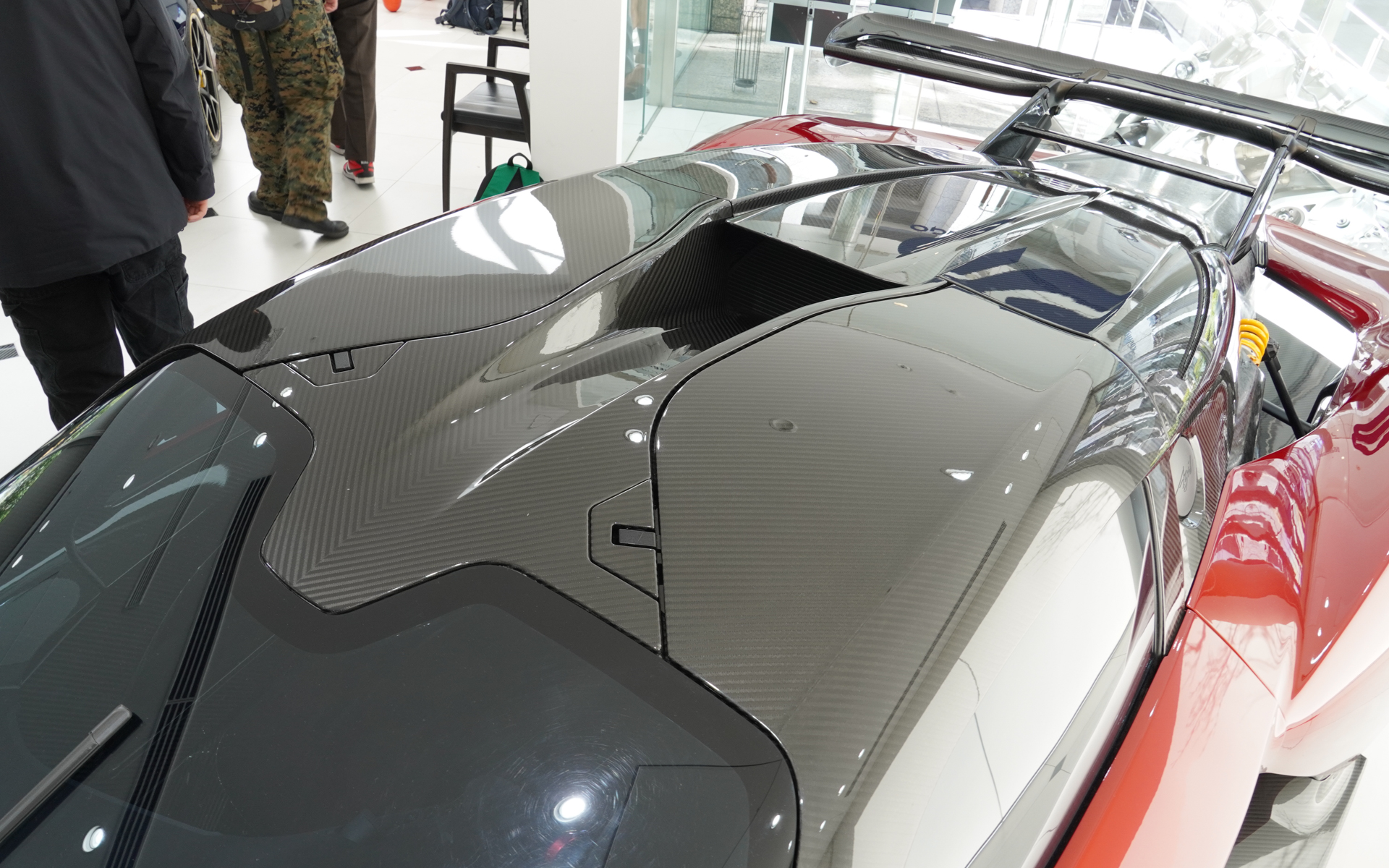 エンジンへ向かうエアインテーク