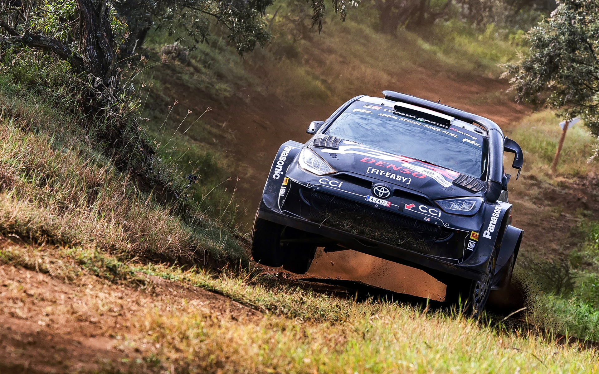 18号車（勝田 貴元、アーロン・ジョンストン）