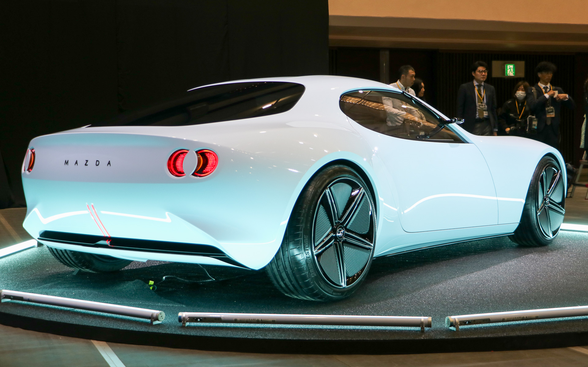 会場に展示されていたアイコニック SP（ホワイト）