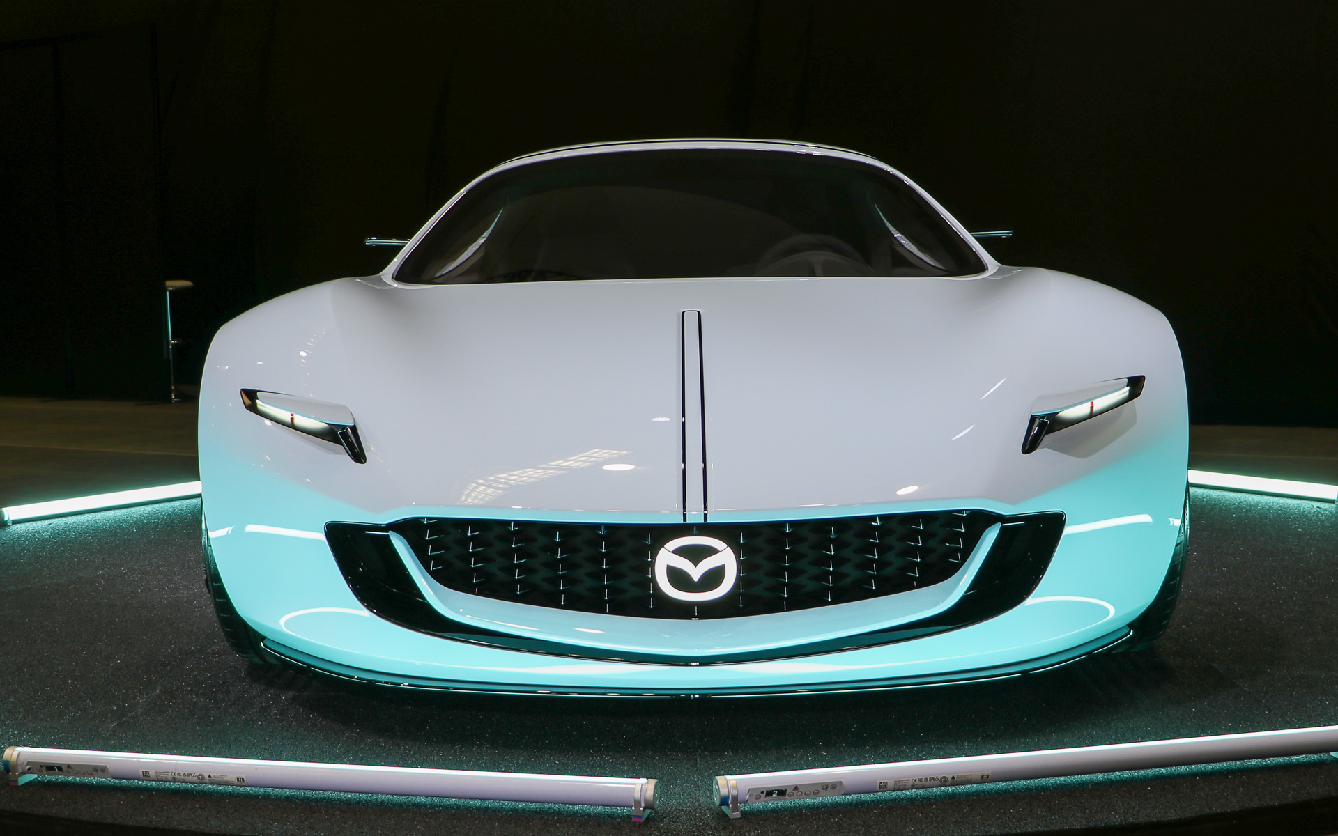 会場に展示されていたアイコニック SP（ホワイト）