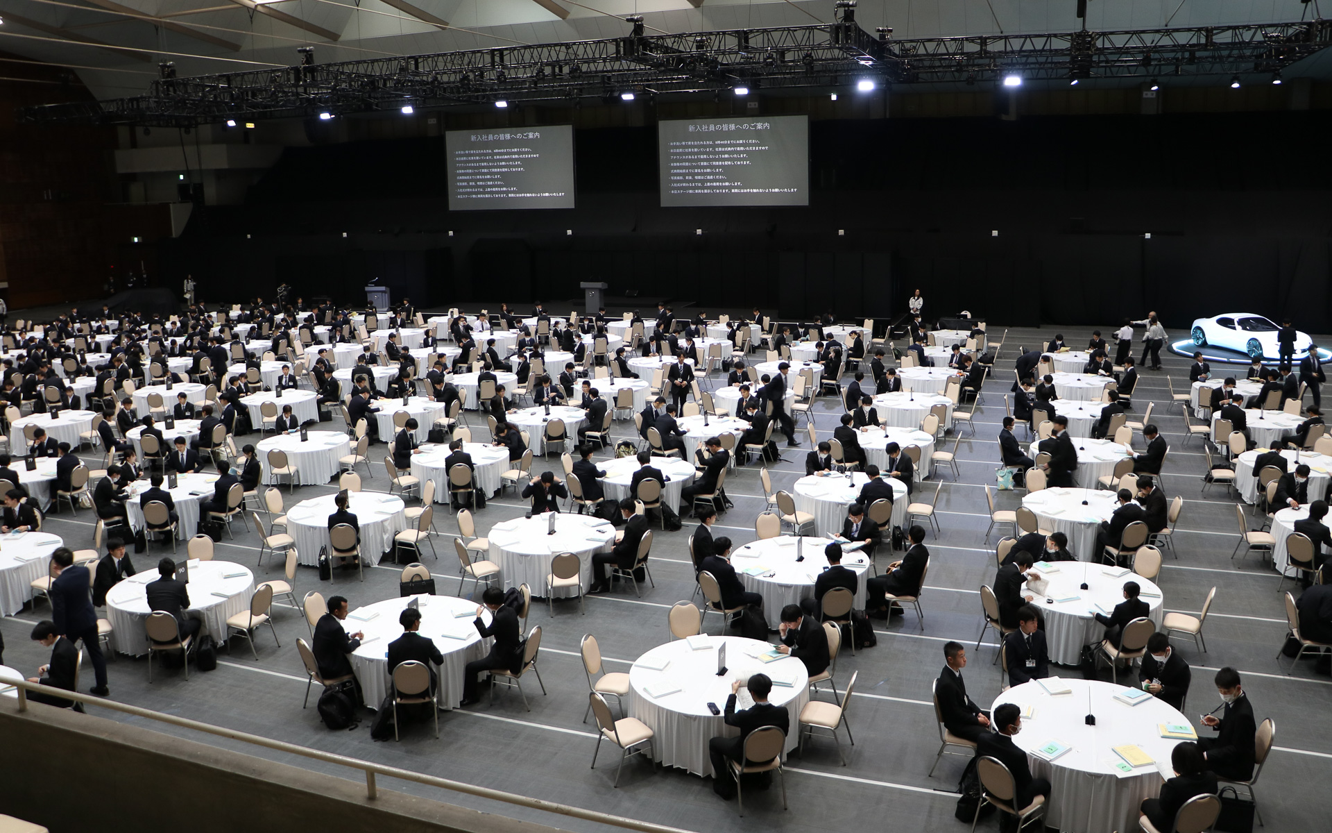 入社式はマツダ体育館（広島市南区）にて実施された