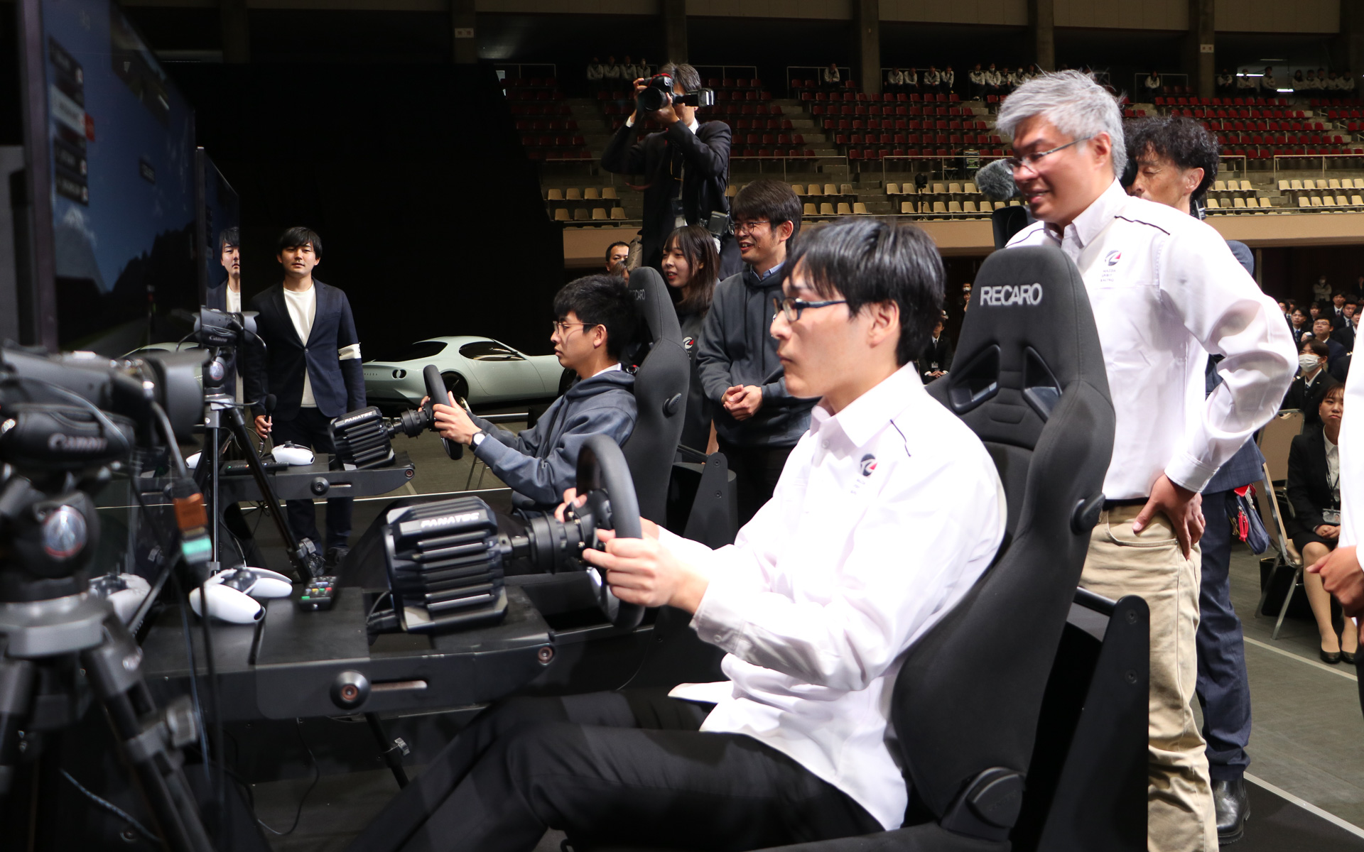 マツダのボディカラーにちなんだ「SOUL RED」「RHODIUM WHITE」「JET BLACK」「MACHINE GRAY」の4チームでのバトル