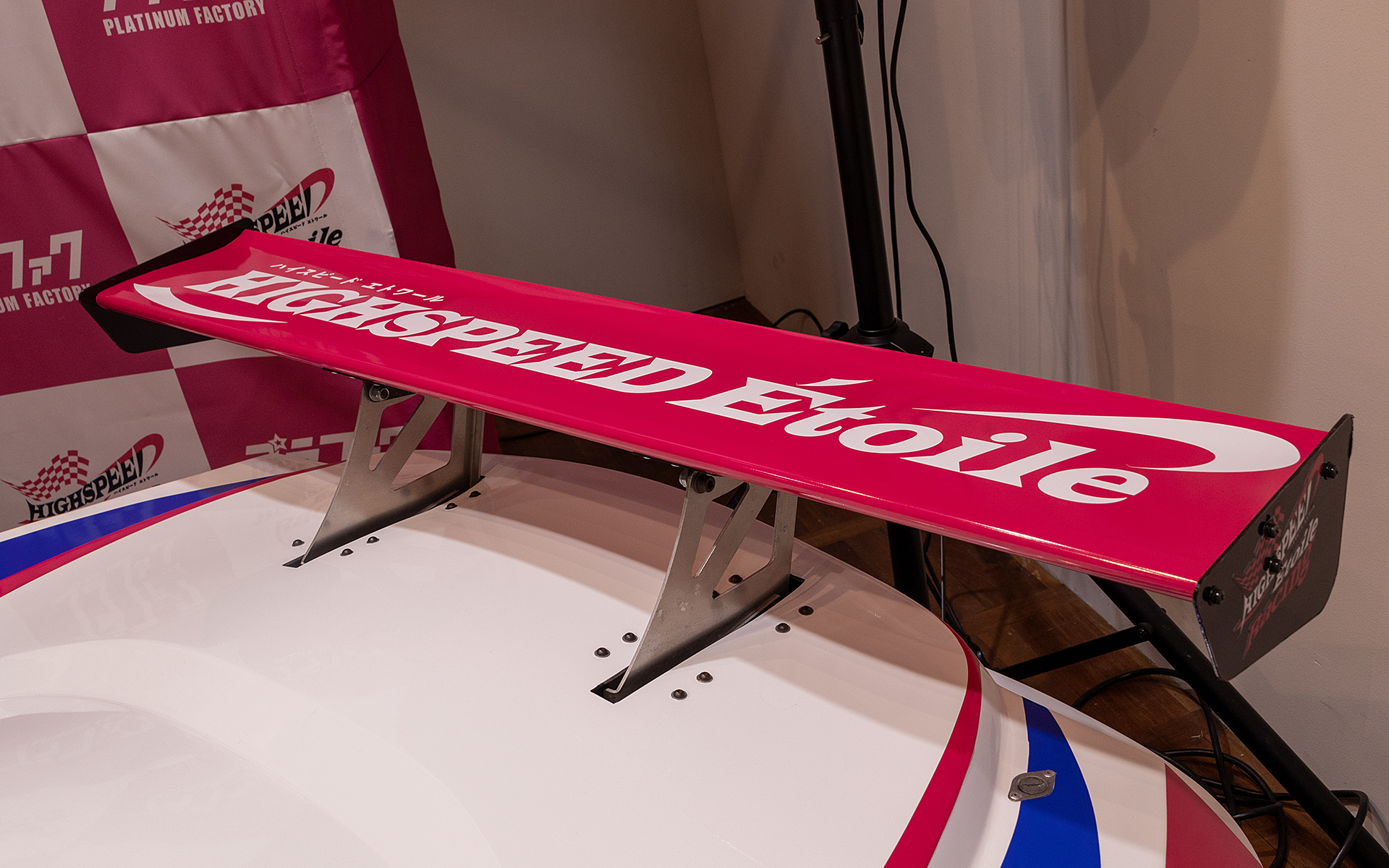 VITA-01はリアウイングも装備