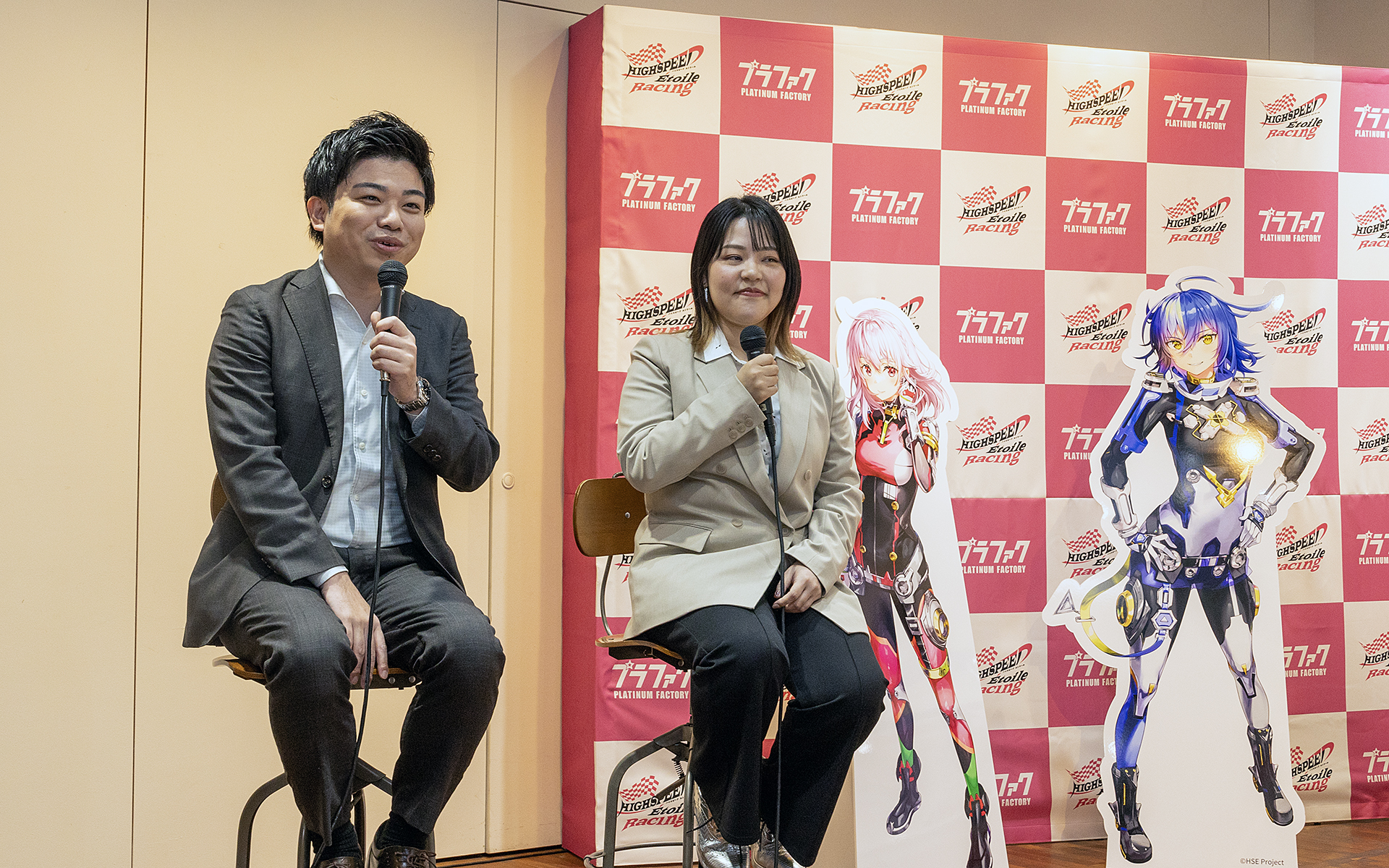 TVアニメ「ハイスピードエトワール」プロデューサー 佐々木ゆうろ氏（左）。同じくプロデューサーの木梨美涼氏（右）