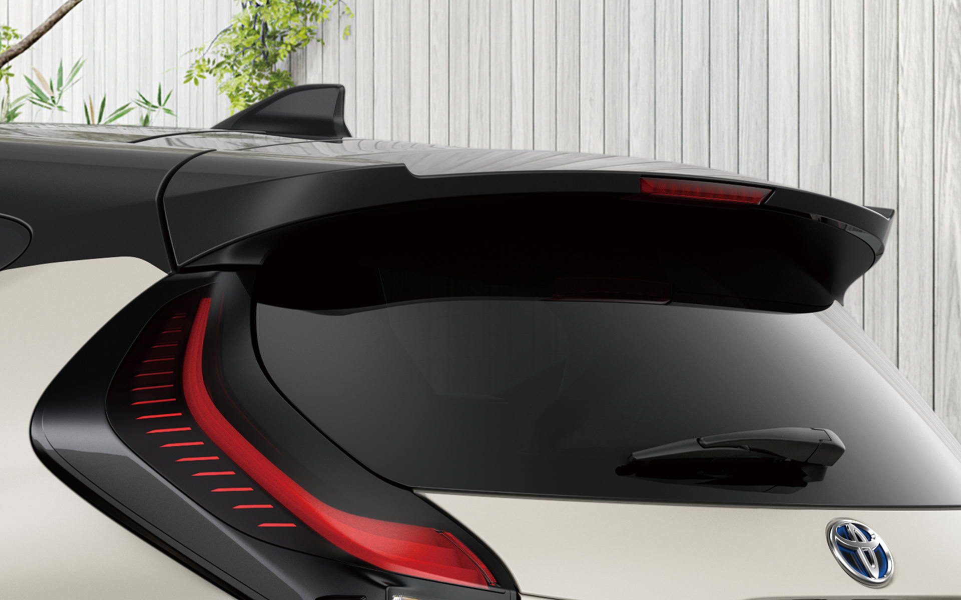 リアルーフスポイラー（ルーフカラー共通色）