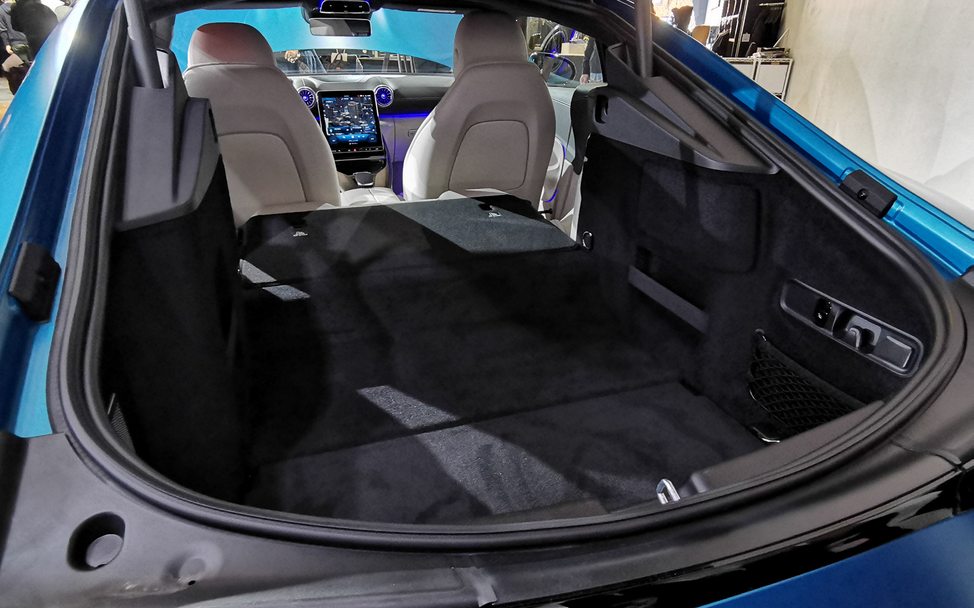 後席を倒せば最大675Lのラゲッジスペースを確保できる