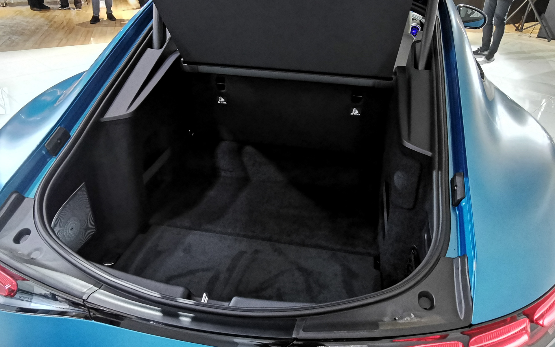 ラゲッジスペースは321Lを確保