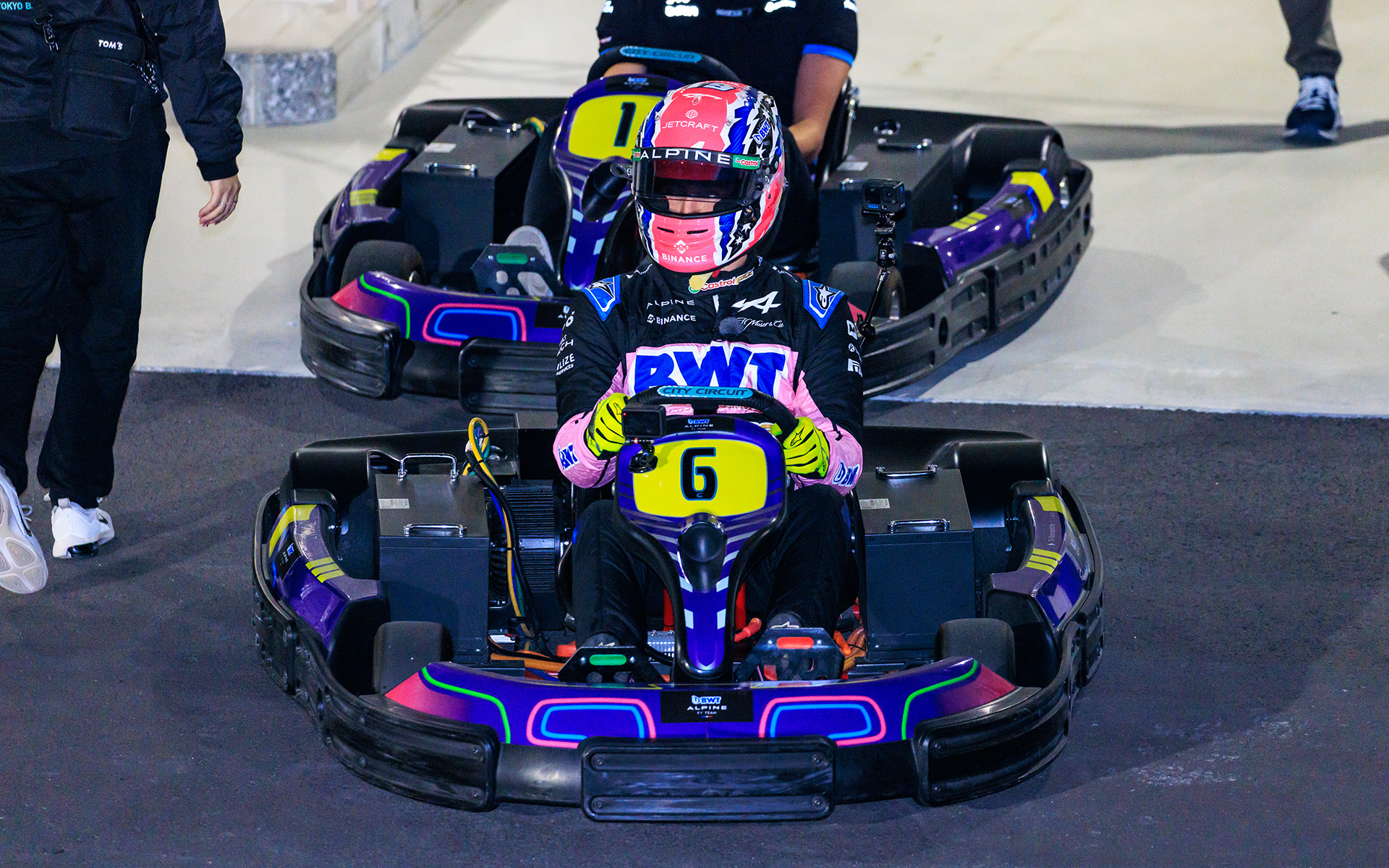 カートに乗りコースへと向かう