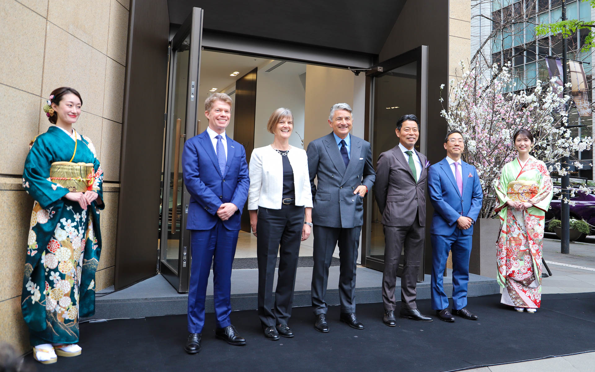 「Aston Martin Ginza」を東京・銀座の「ザ・ペニンシュラ東京」にオープン