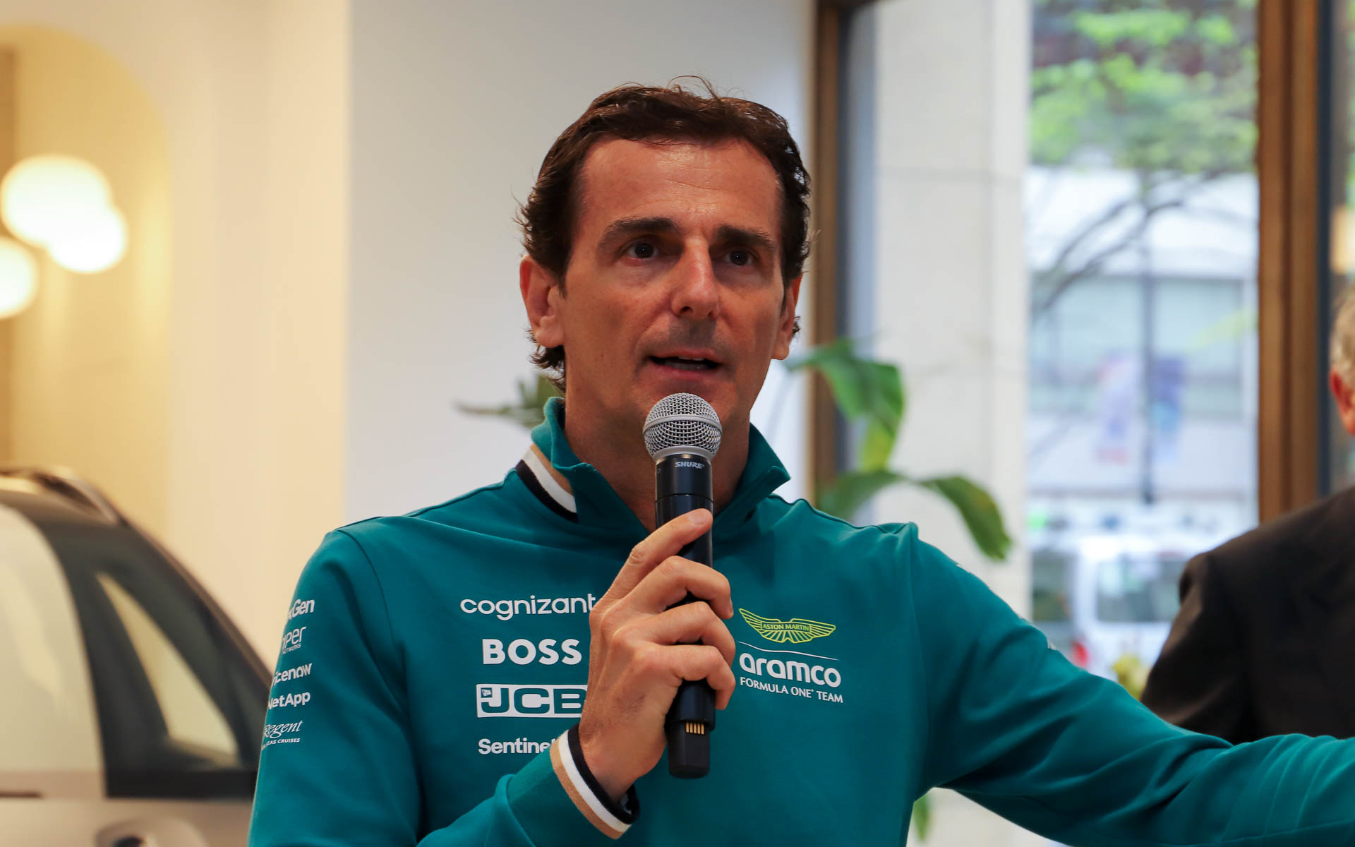 アストンマーティン F1チームアンバサダー ペドロ・デ・ラ・ロサ氏も登場。「日本に来るのは10年ぶりになります。今週末には今年4戦目となるF1世界選手権が鈴鹿で開催されます。毎回、新しく調整したクルマで戦っております。アストンマーティンファンの方に対して素晴らしい結果を出せるように頑張っていきたいと思います」とコメントした