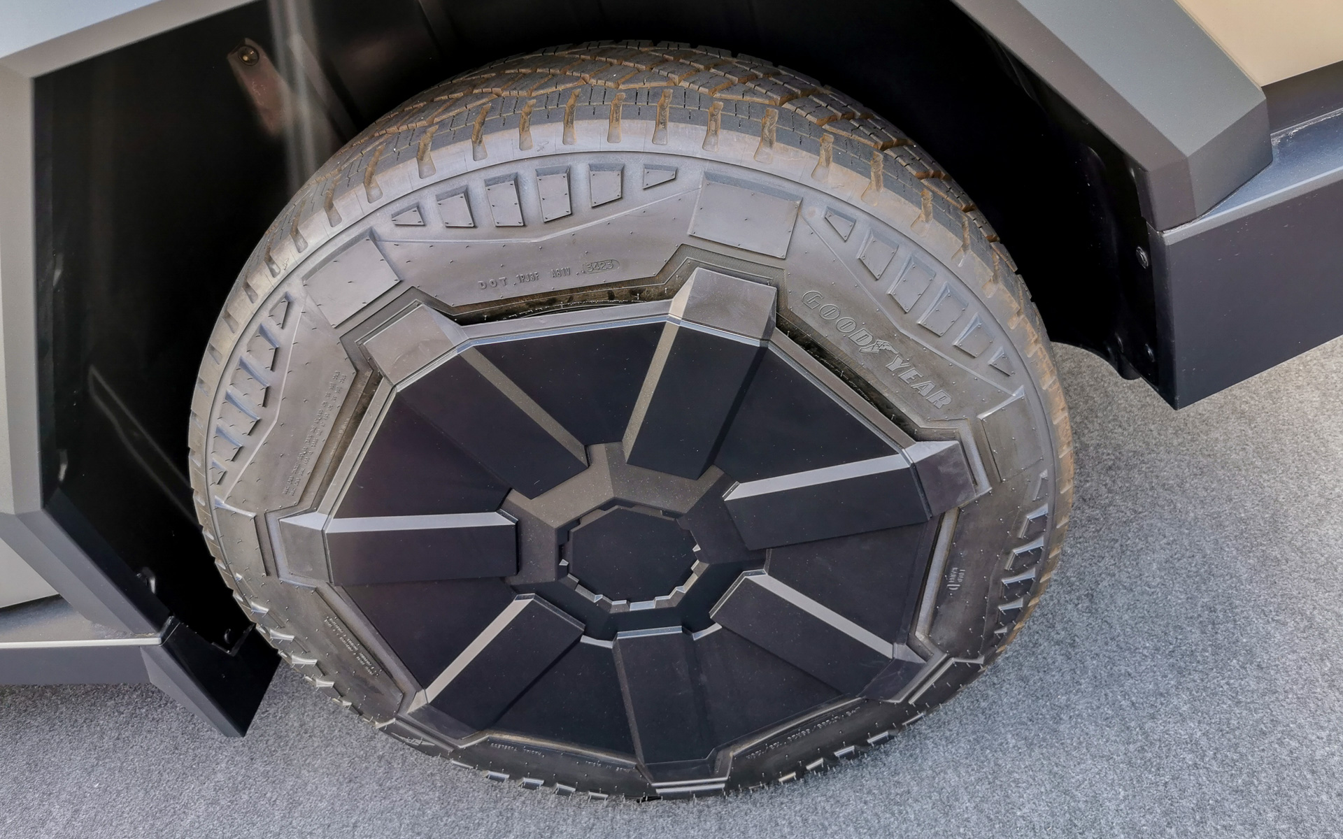 タイヤはグッドイヤー製を装着