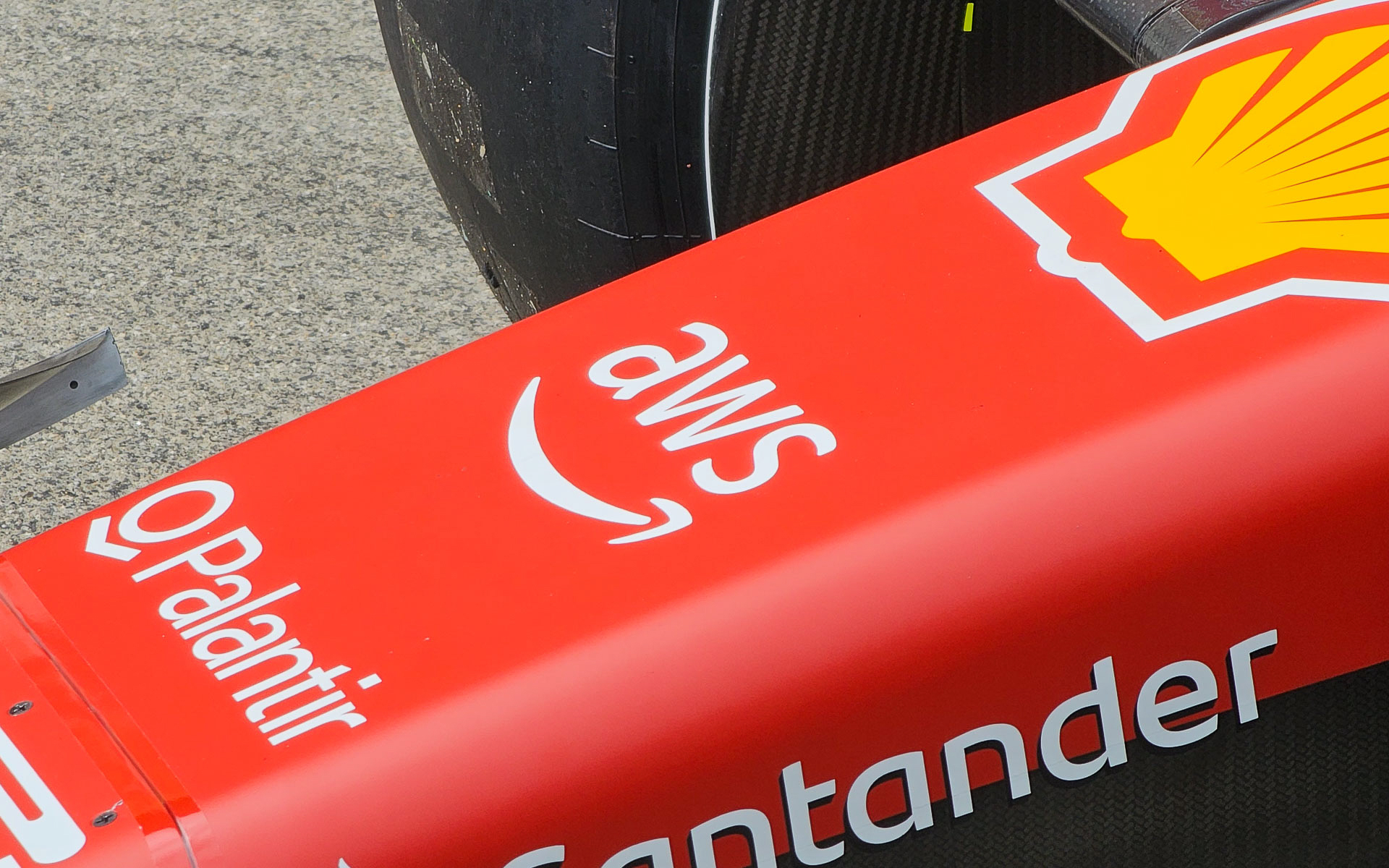 ノーズのAWSロゴ