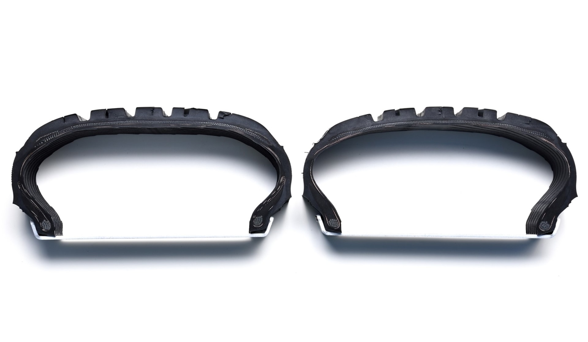 左が従来品GR-XII、右が新製品GR-XIII