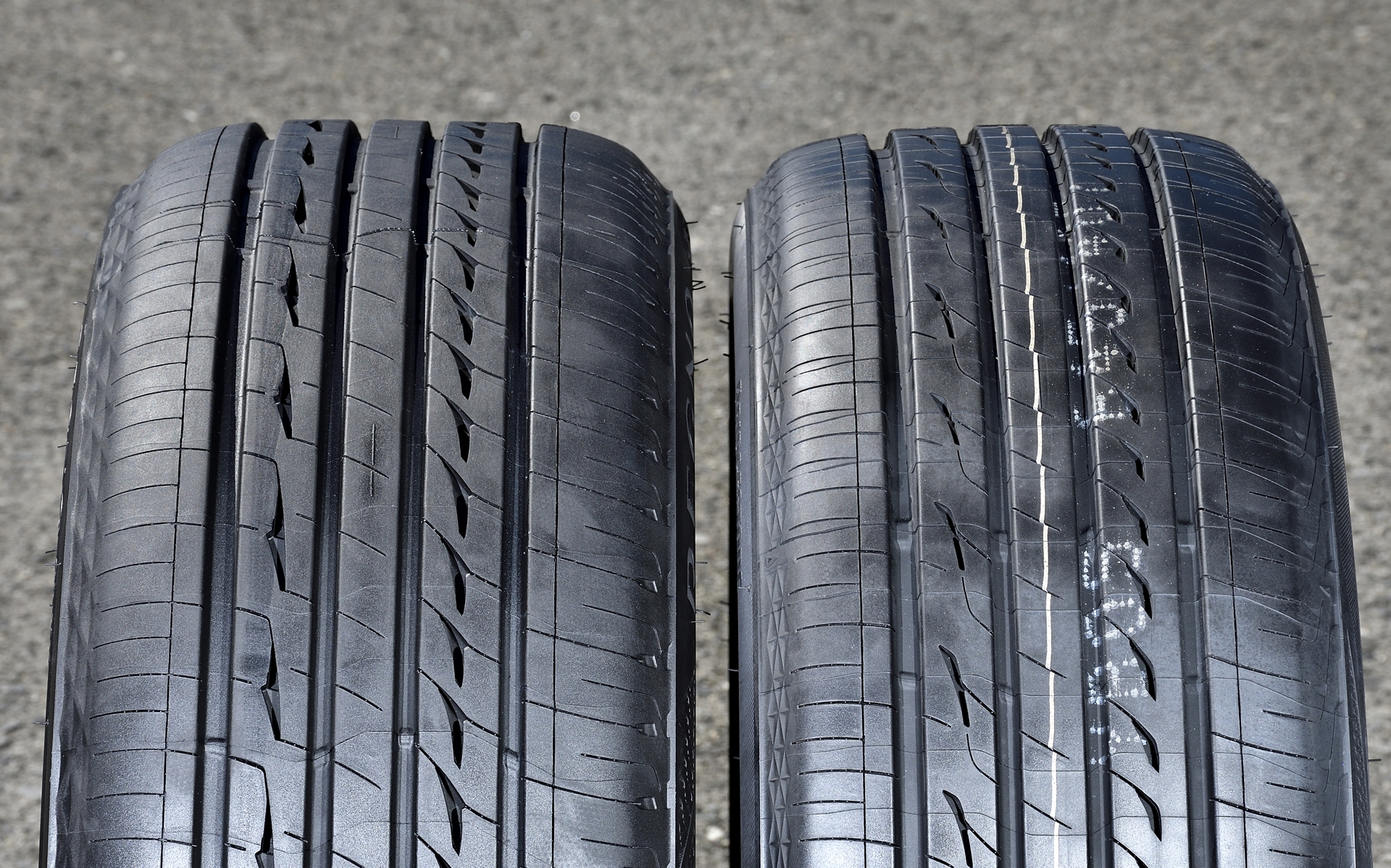 左が従来品GR-XII、右が新製品GR-XIII