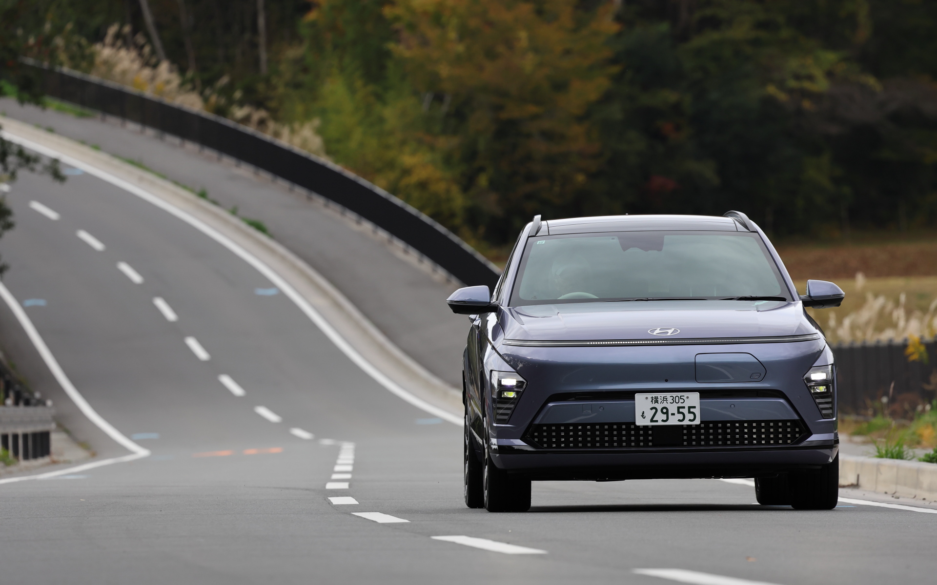 加速力はバッテリEVらしく俊敏だが、感覚的には乗り慣れたガソリン車に近い感覚