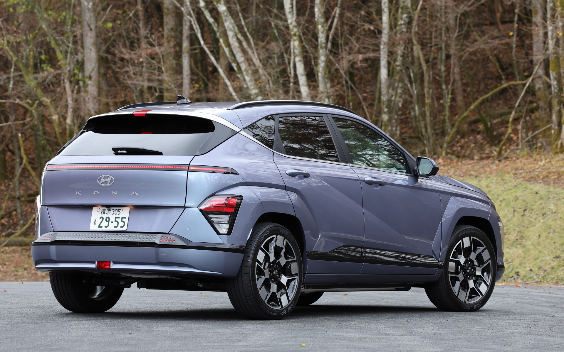 コナのボディサイズは4355×1825×1590mm（全長×全幅×全高）で、ホイールベースは2660mm、ラウンジの車両重量は1790kg