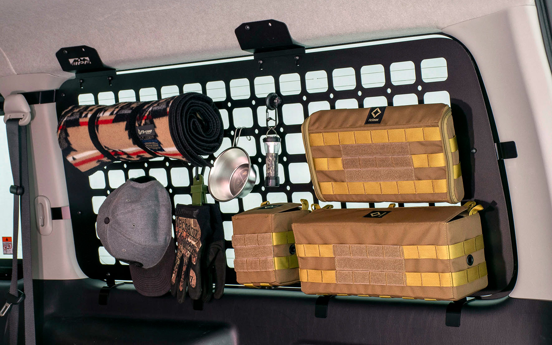 IPFがトヨタ「ハイエース」用の新アイテム「サイドストレージパネル」を発売した