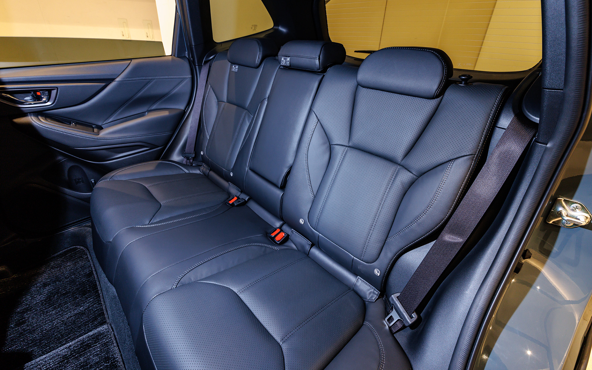 本革シート（ナッパレザー［ブラック/シルバーステッチ］）を特別装備