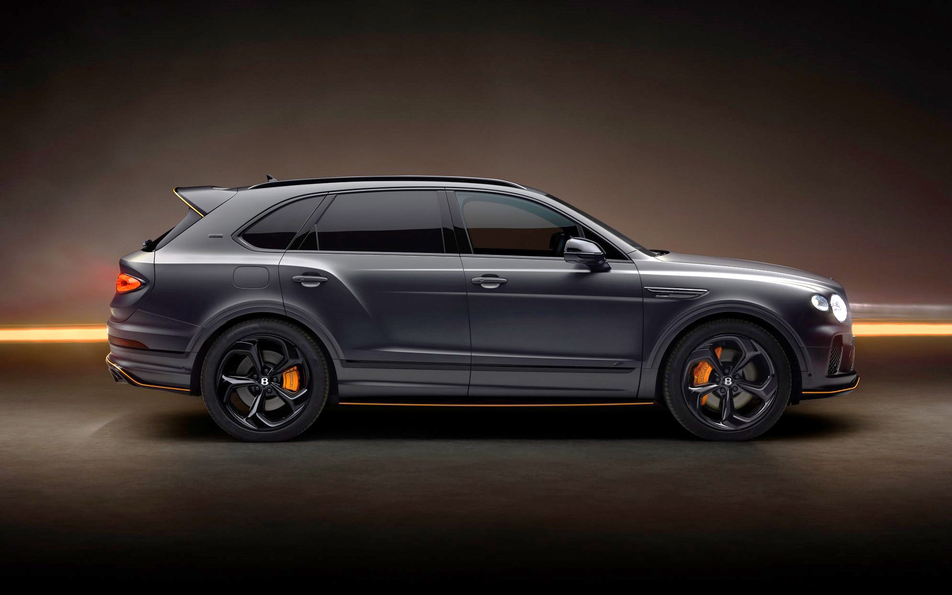 ベントレーはSUVモデル「ベンテイガS」にダークな雰囲気をまとった「ブラックエディション」を発表した