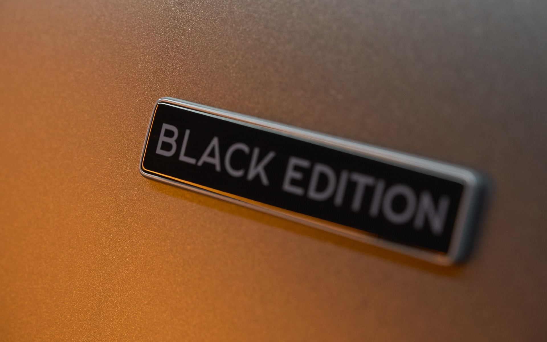 Dピラーにあしらわれる「Black Edition」のバッヂ