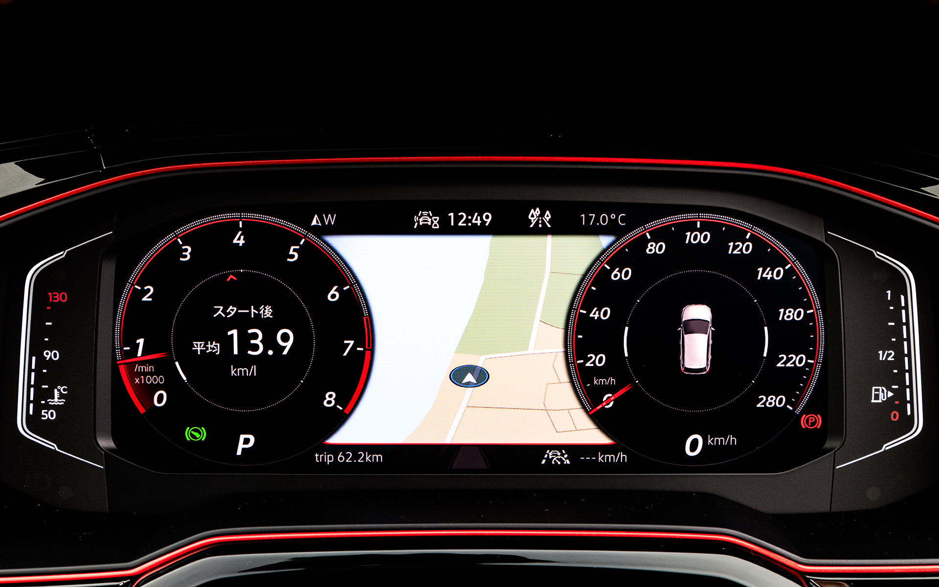 インテリアではEdition 25専用のスポーツレザーシートやレザーマルチファンクションステアリングホイールにGTIを象徴するレッドのアクセントを施した。限定生産車であることを示す“One of 2500”と記されたドアシルプレートも与えられる