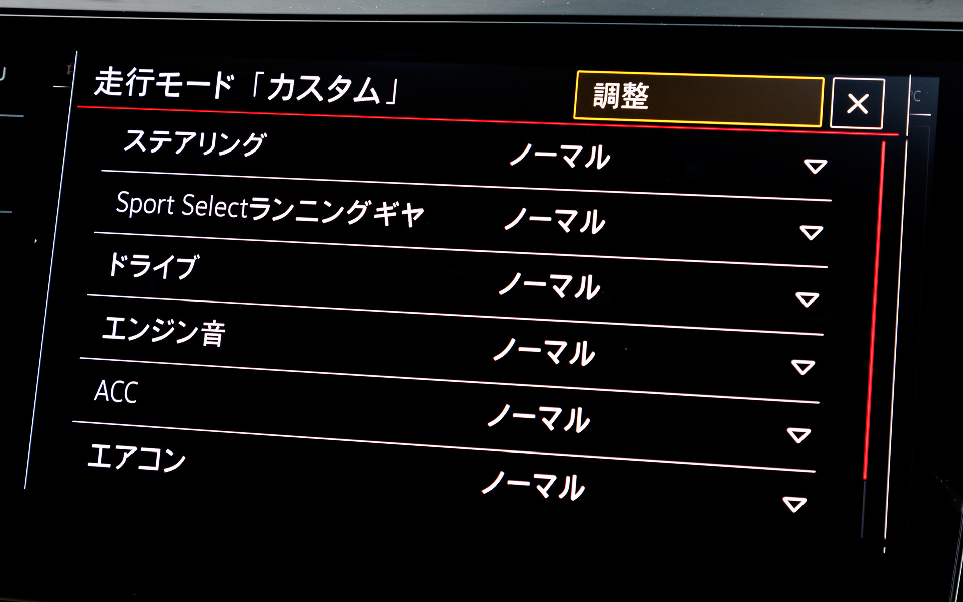 インテリアではEdition 25専用のスポーツレザーシートやレザーマルチファンクションステアリングホイールにGTIを象徴するレッドのアクセントを施した。限定生産車であることを示す“One of 2500”と記されたドアシルプレートも与えられる