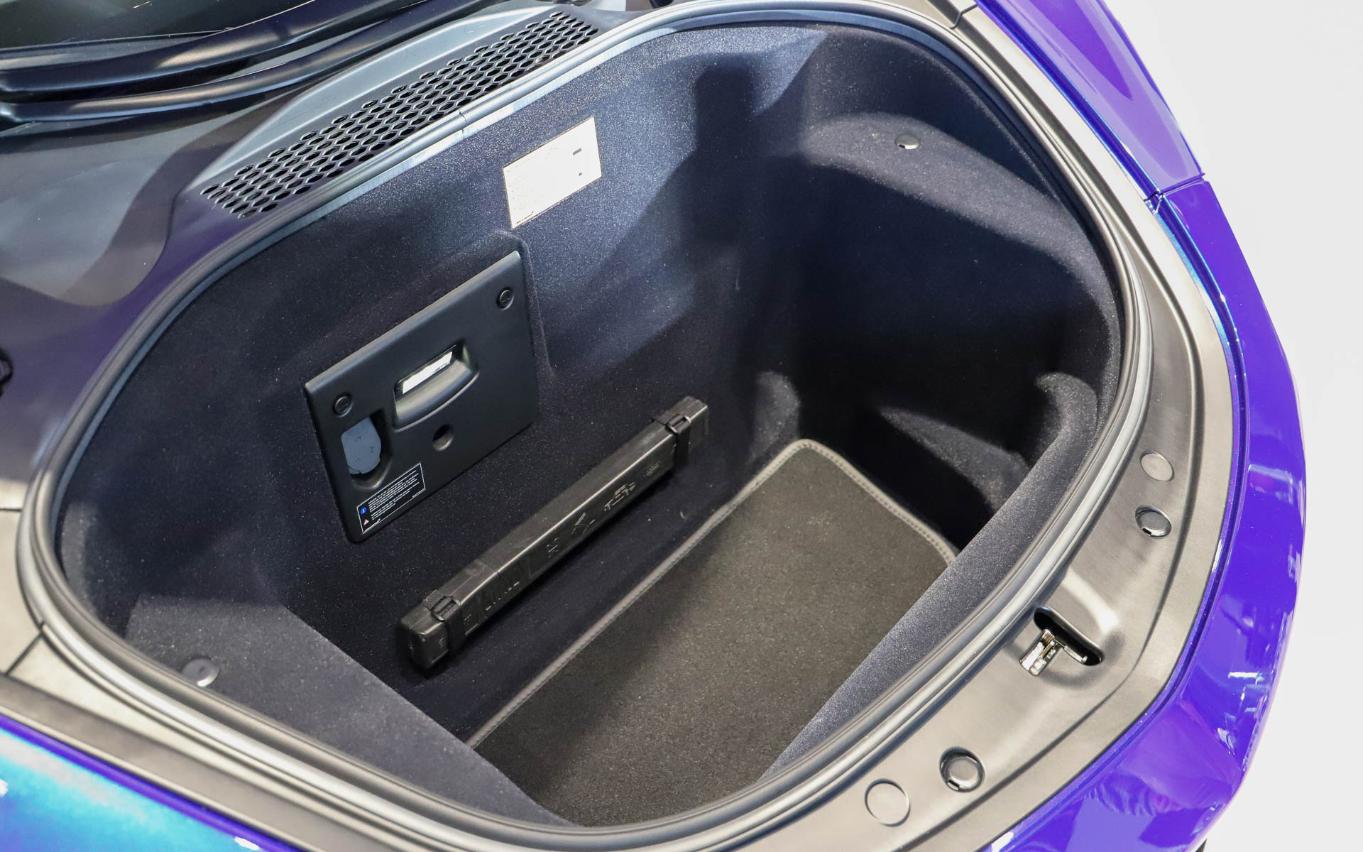 フロントトランク