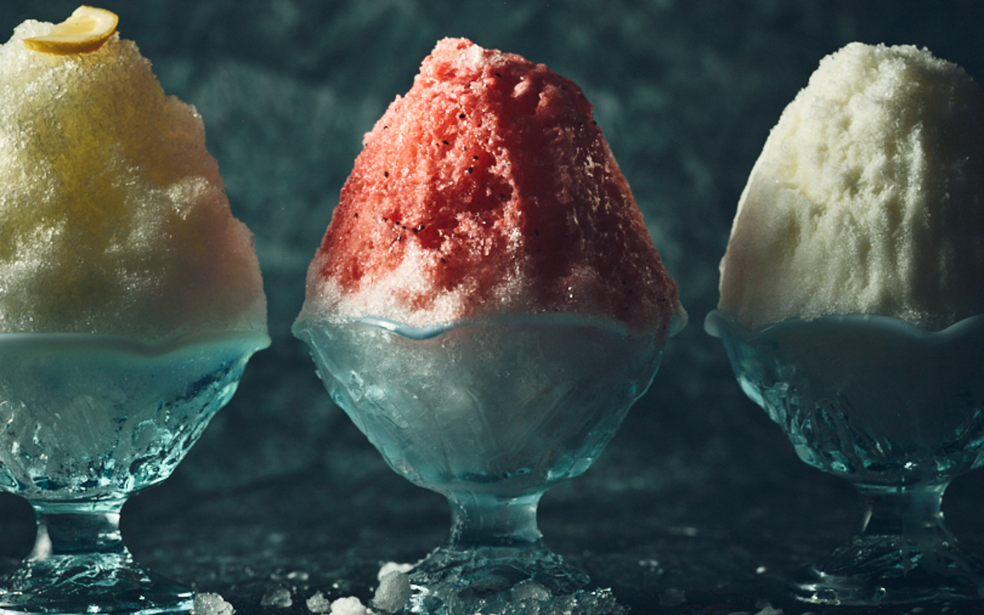 秀月堂監修 かき氷（1000円）。フレーバーはいちご・レモン・ミルク・さくらみるく（期間限定）