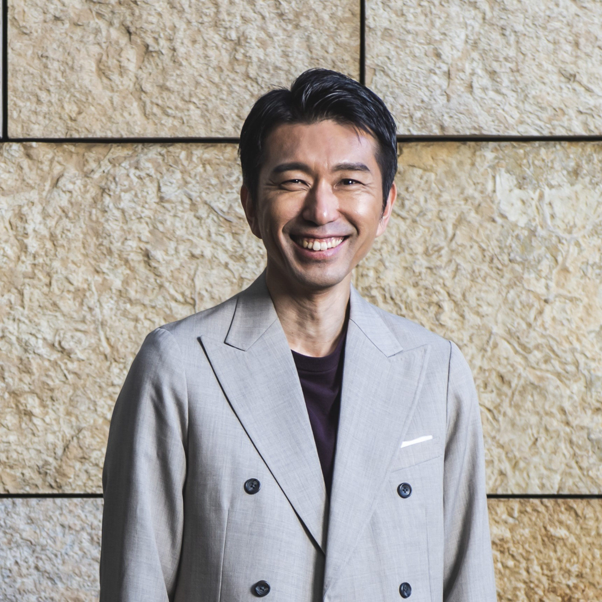 本間裕二氏（クラウン製品企画 主査/クラウン クロスオーバー・スポーツ・エステート担当）。2004年トヨタ自動車入社、シャシー設計にてレクサスGSやRXのサスペンション、パワーステアリングの設計を担当。その後、TNGA K P/Fの新サスペンションの設計チーフを歴任しカムリを立ち上げ。2017年10月MS（ミッドサイズヴィークルカンパニー）製品企画へ異動、ハイランダー、グランドハイランダー、カムリの製品企画業務に従事。現在は開発主査として16代目クラウンの車両全体の開発とりまとめを担当