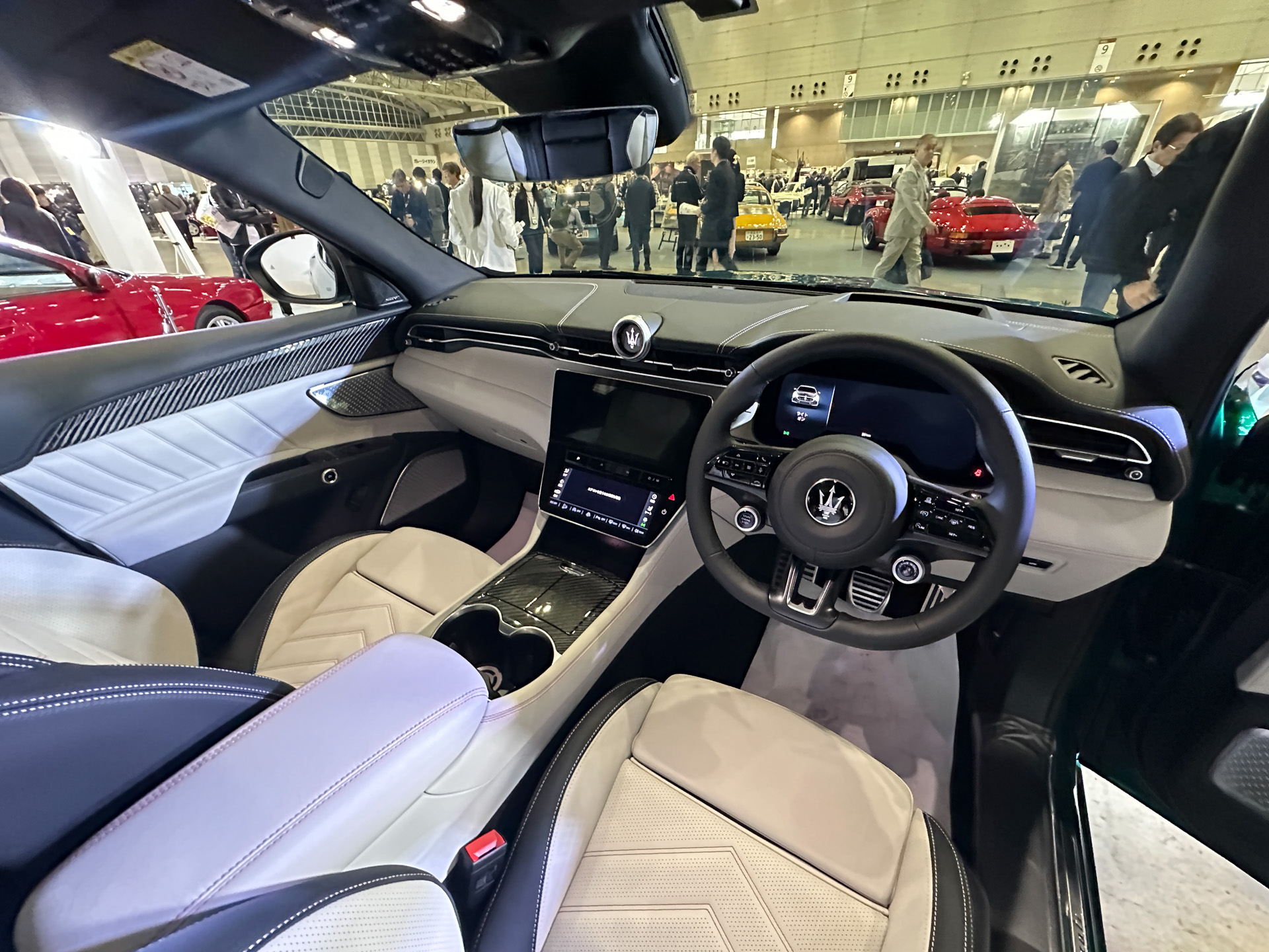 マセラティ・フォーリセリエを施した新型SUV「グレカーレ トロフェオ」