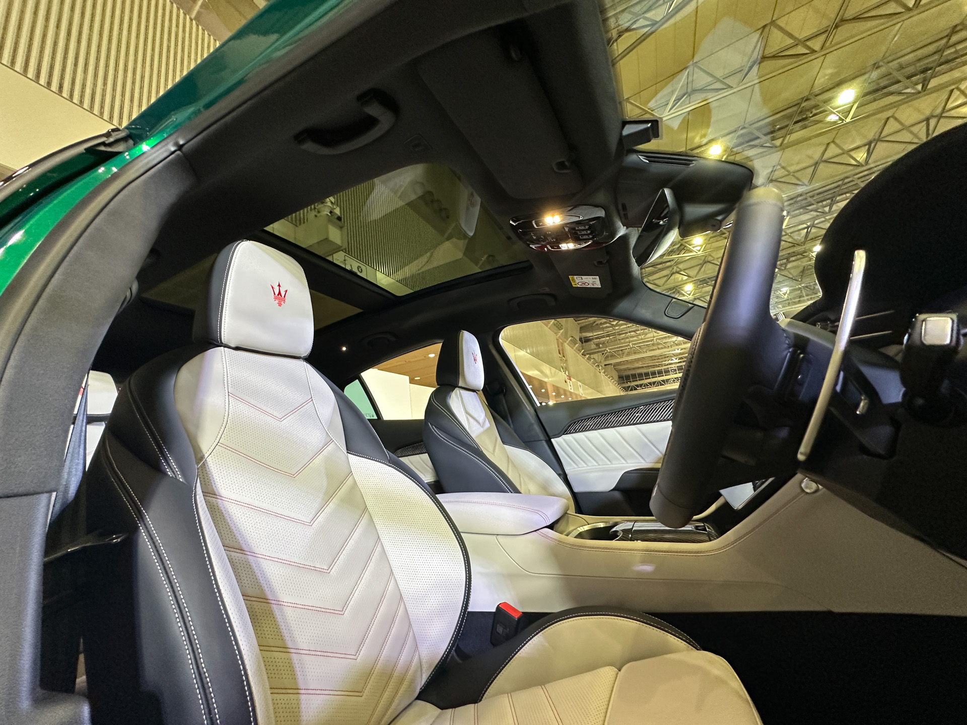 マセラティ・フォーリセリエを施した新型SUV「グレカーレ トロフェオ」