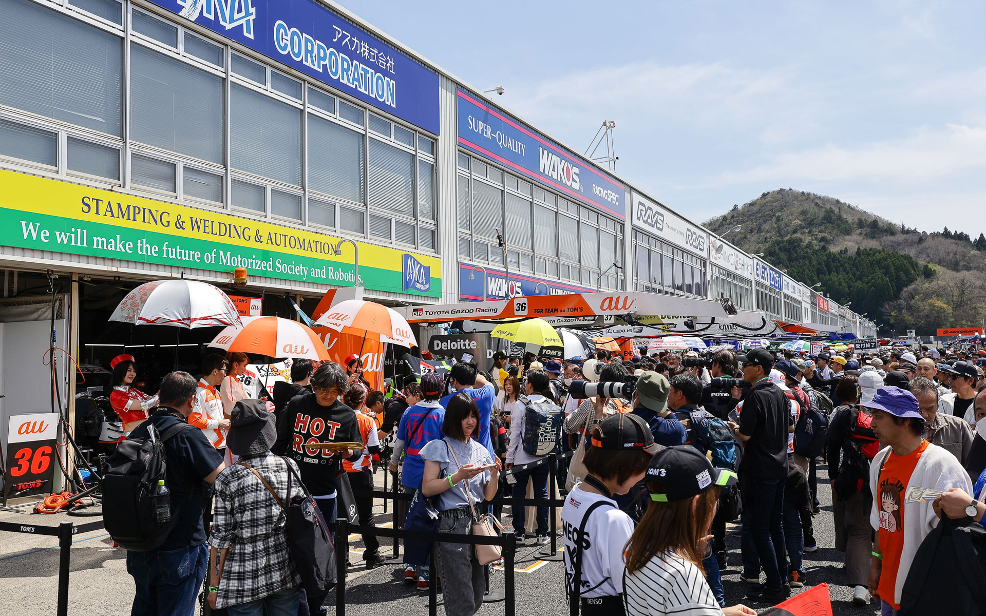 SUPER GT開幕戦の岡山国際サーキットは多くの観客が訪れていた