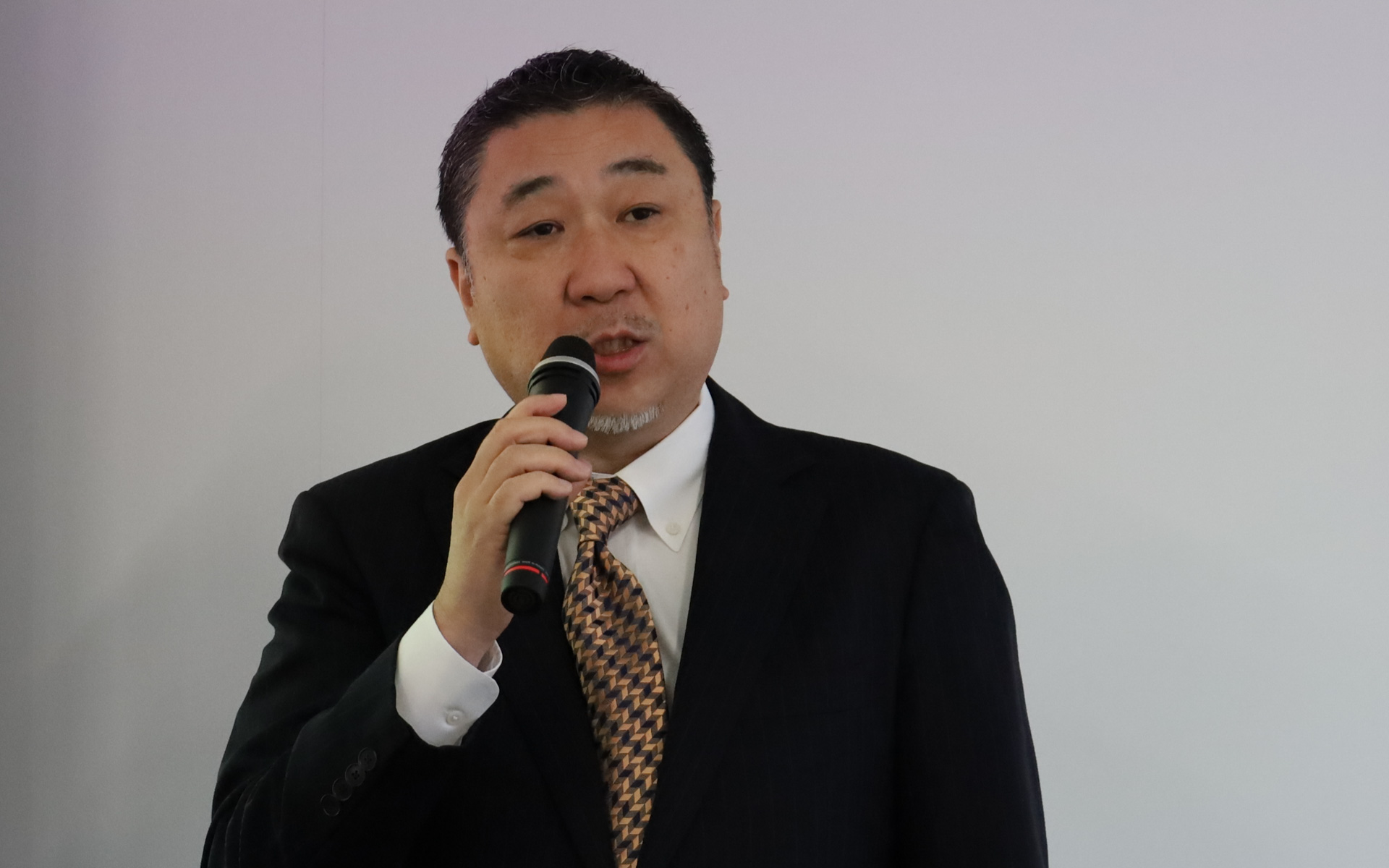 三菱ふそうトラック・バス バス事業本部長 高羅克人氏