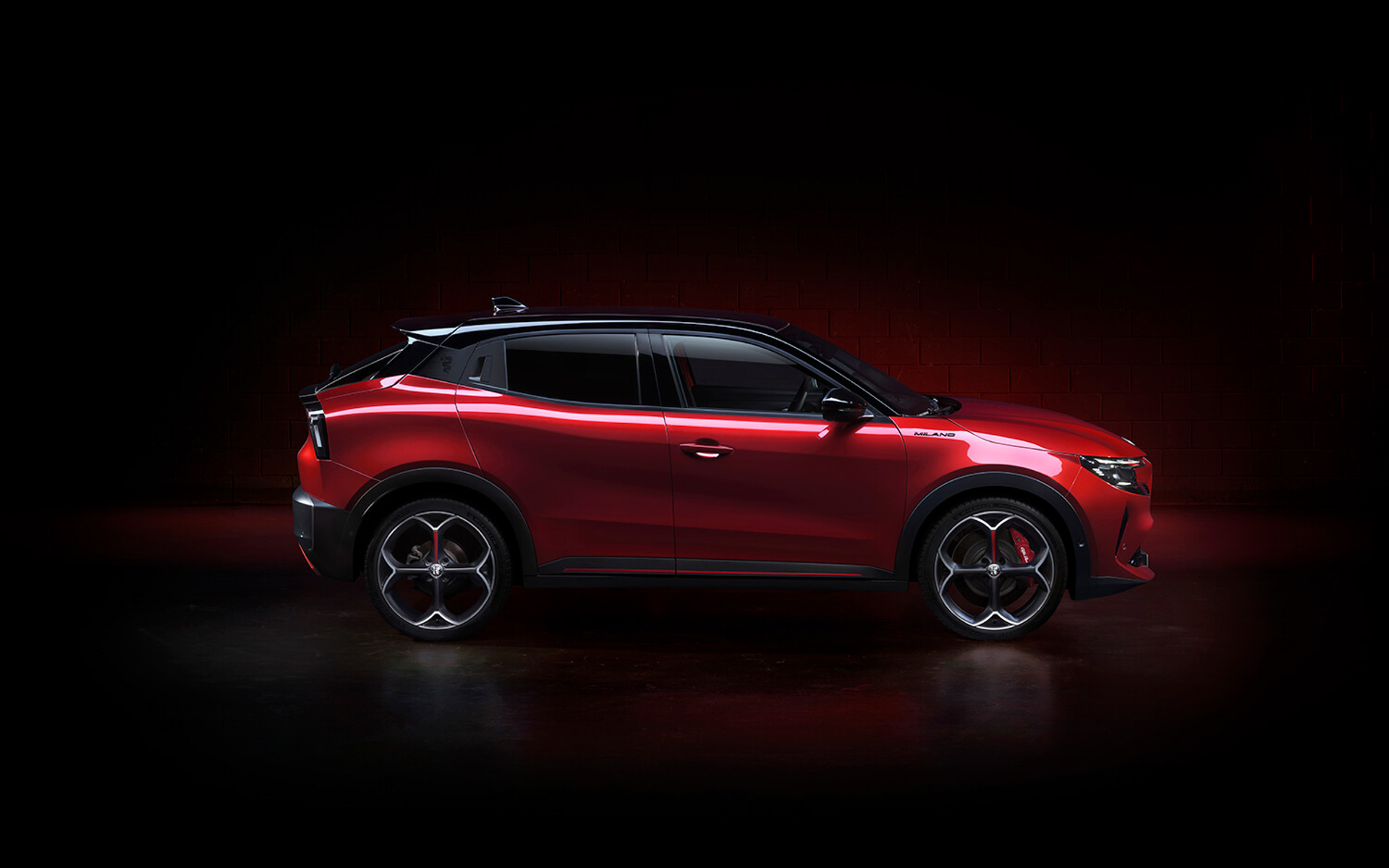 モデル名を「ミラノ」から変更する「アルファ ロメオ ジュニア」