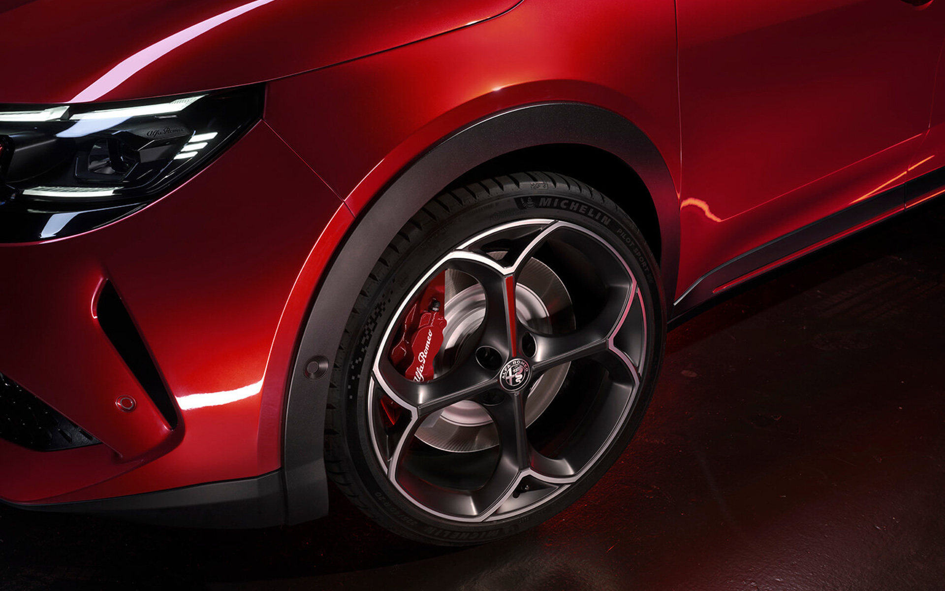 モデル名を「ミラノ」から変更する「アルファ ロメオ ジュニア」